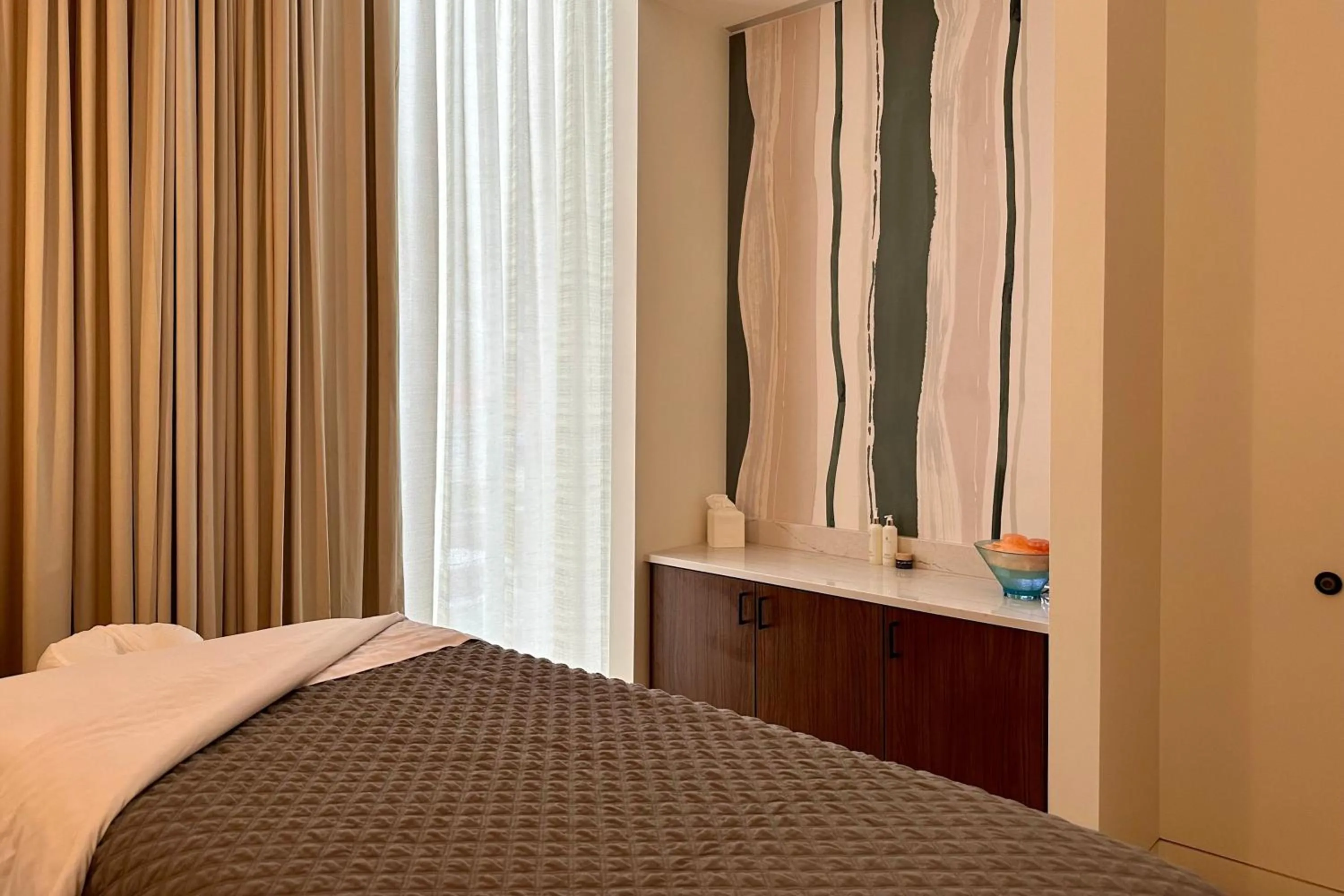 Spa and wellness centre/facilities, Bed in Cascade Hotel, Kansas City, a Tribute Portfolio Hotel