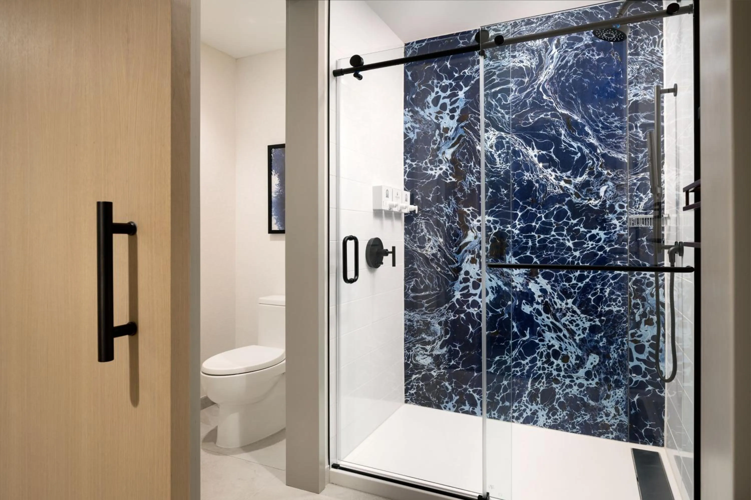 Bathroom in Cascade Hotel, Kansas City, a Tribute Portfolio Hotel