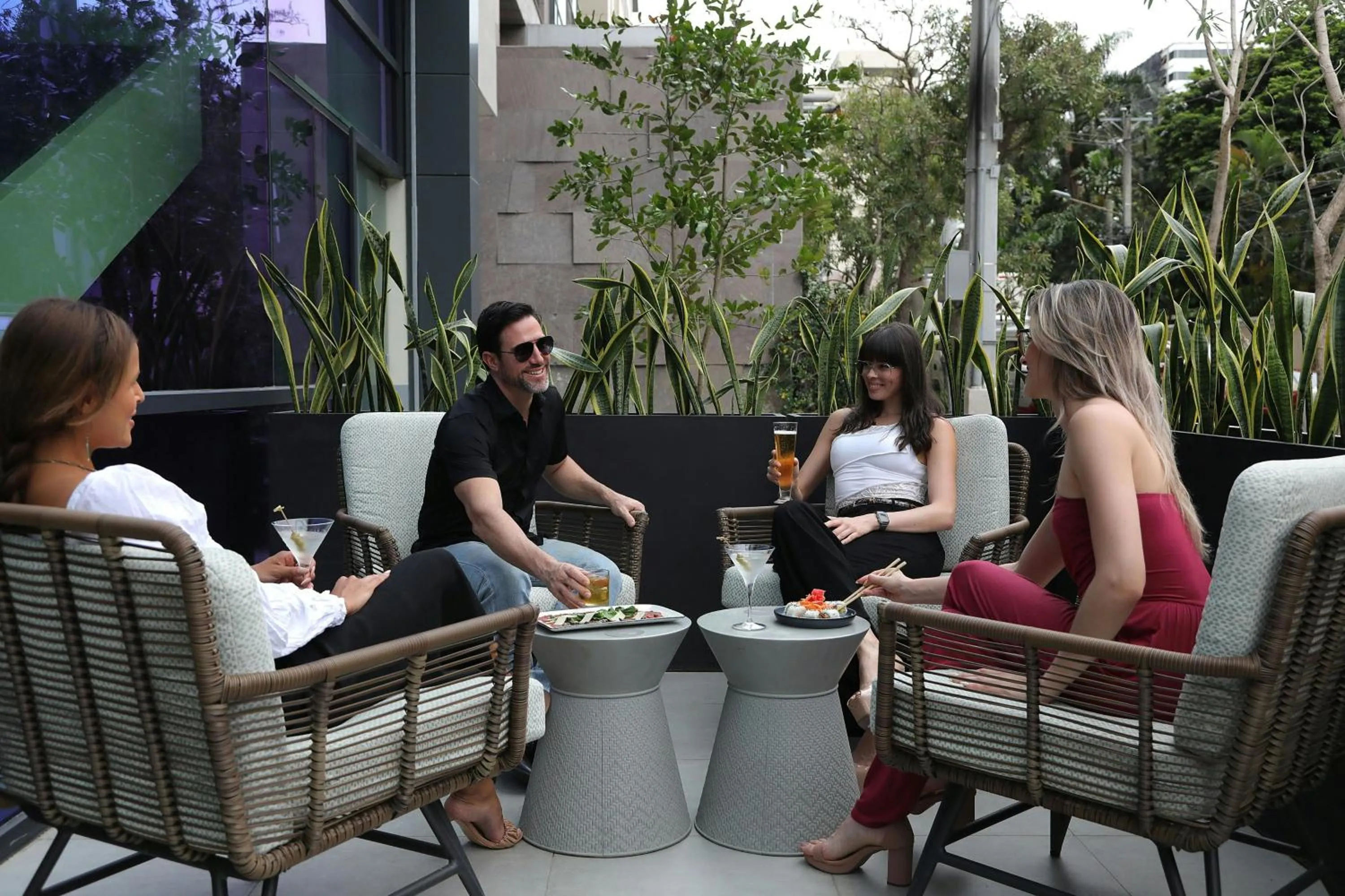 Lounge or bar in Courtyard by Marriott Santo Domingo Piantini