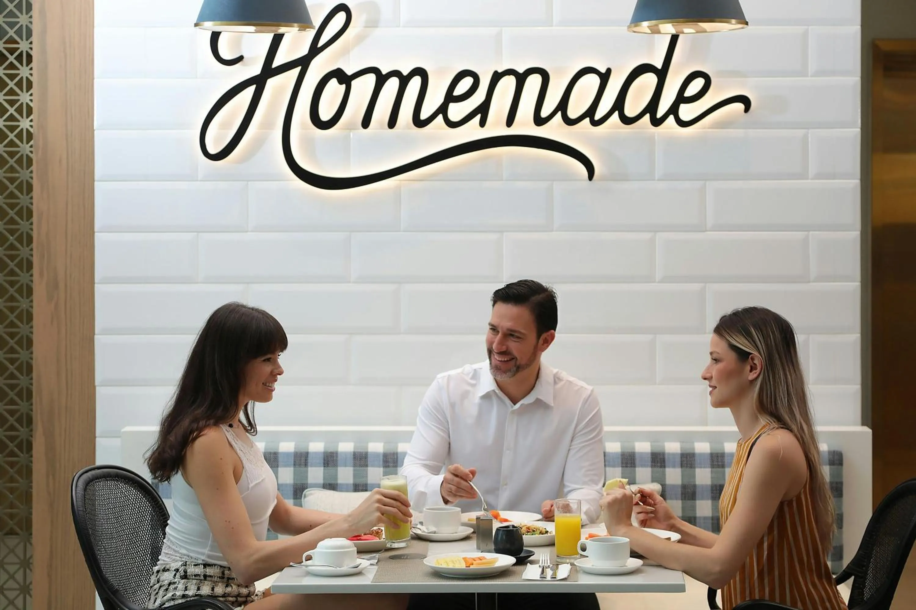 Lounge or bar in Courtyard by Marriott Santo Domingo Piantini