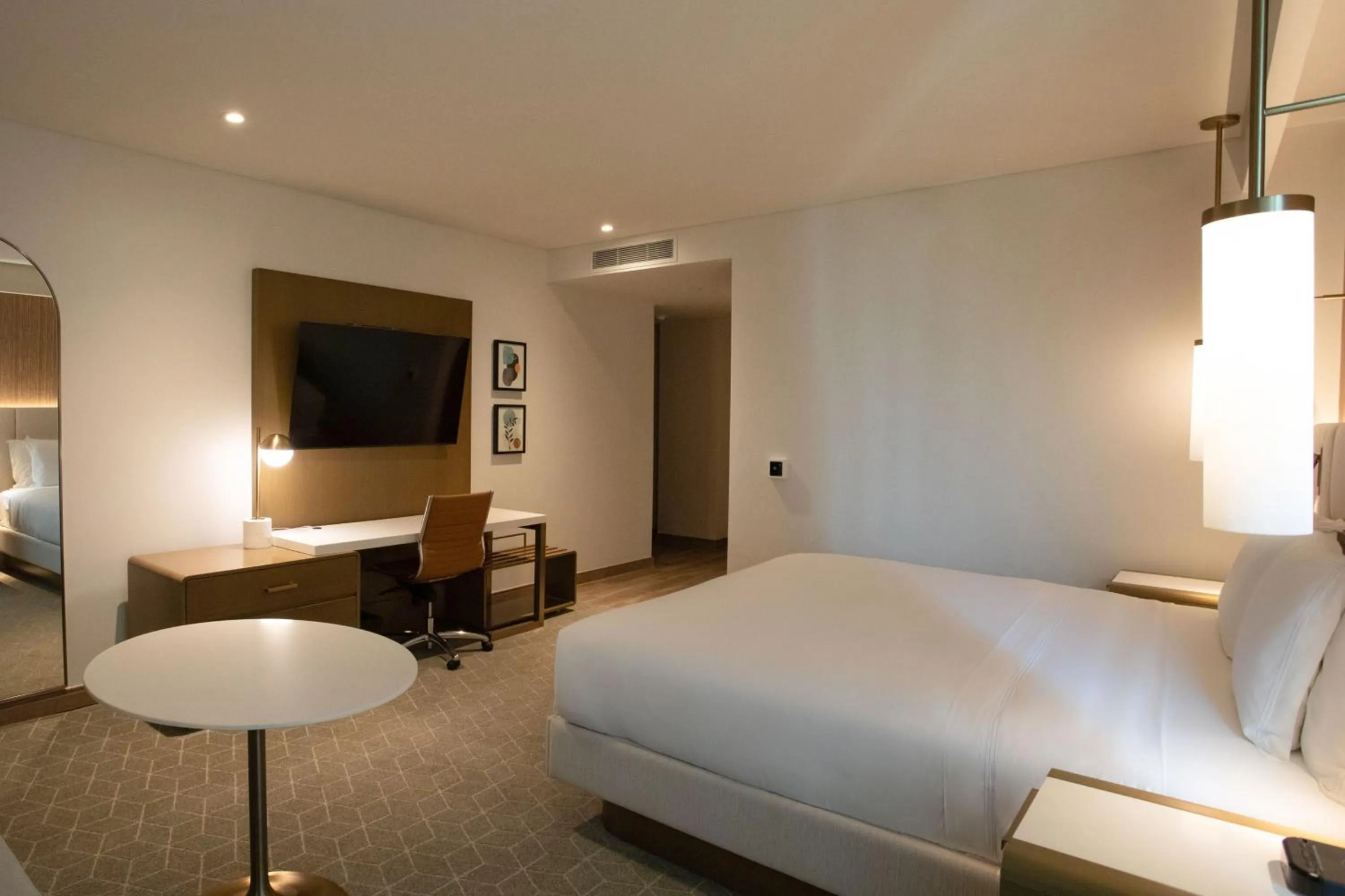 Photo of the whole room, Bed in Courtyard by Marriott Santo Domingo Piantini