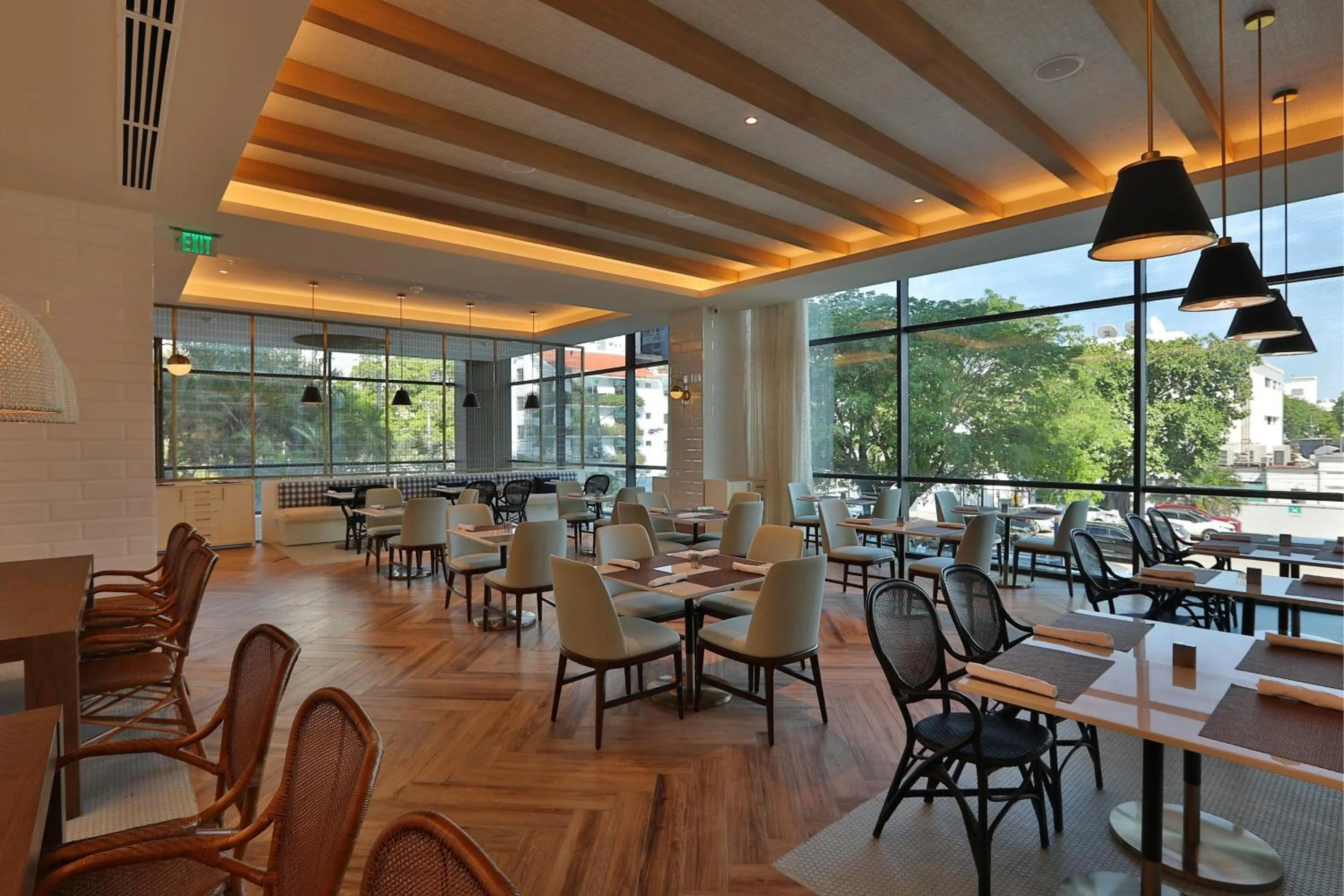 Restaurant/places to eat in Courtyard by Marriott Santo Domingo Piantini