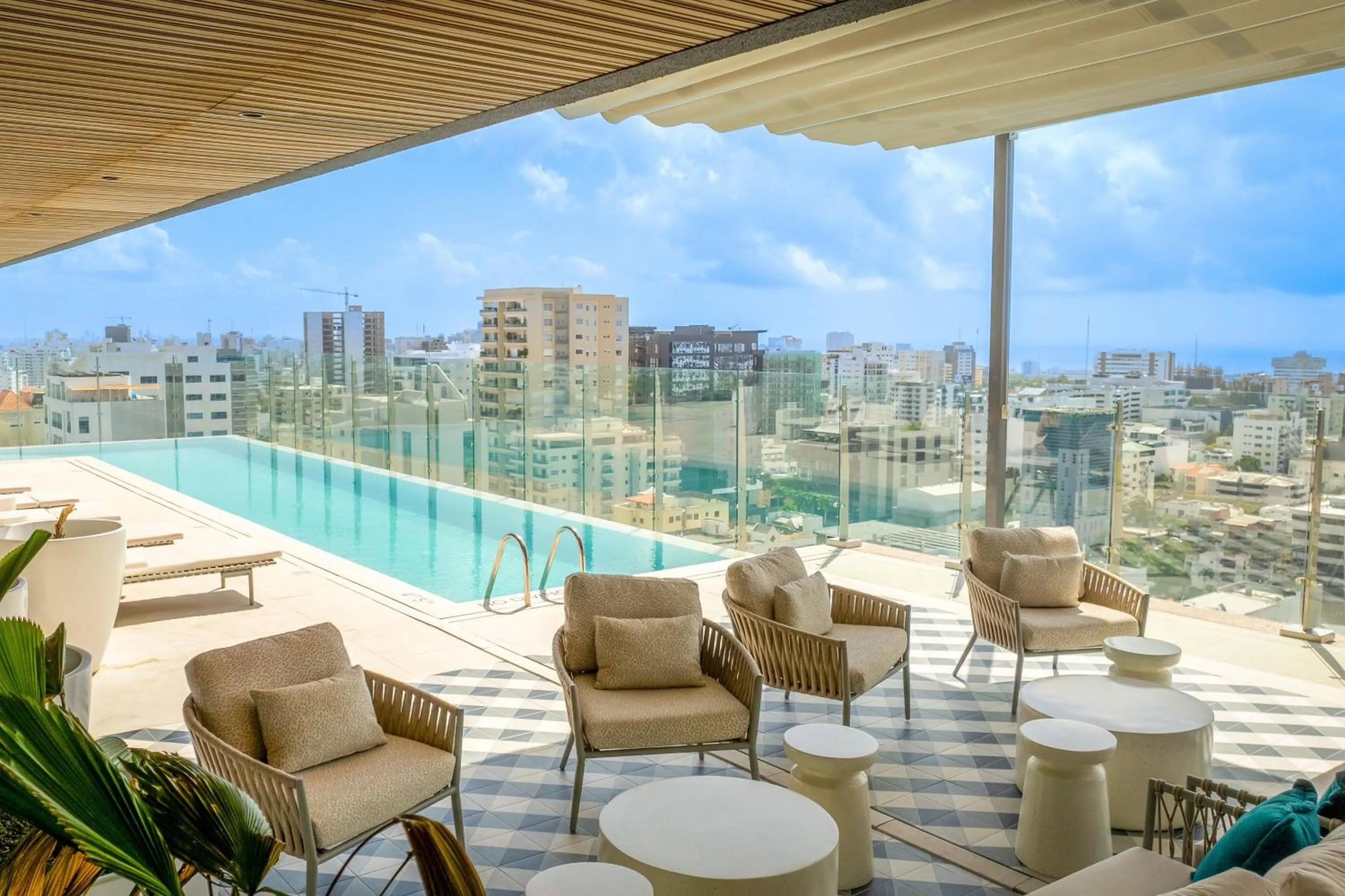 Lounge or bar in Courtyard by Marriott Santo Domingo Piantini