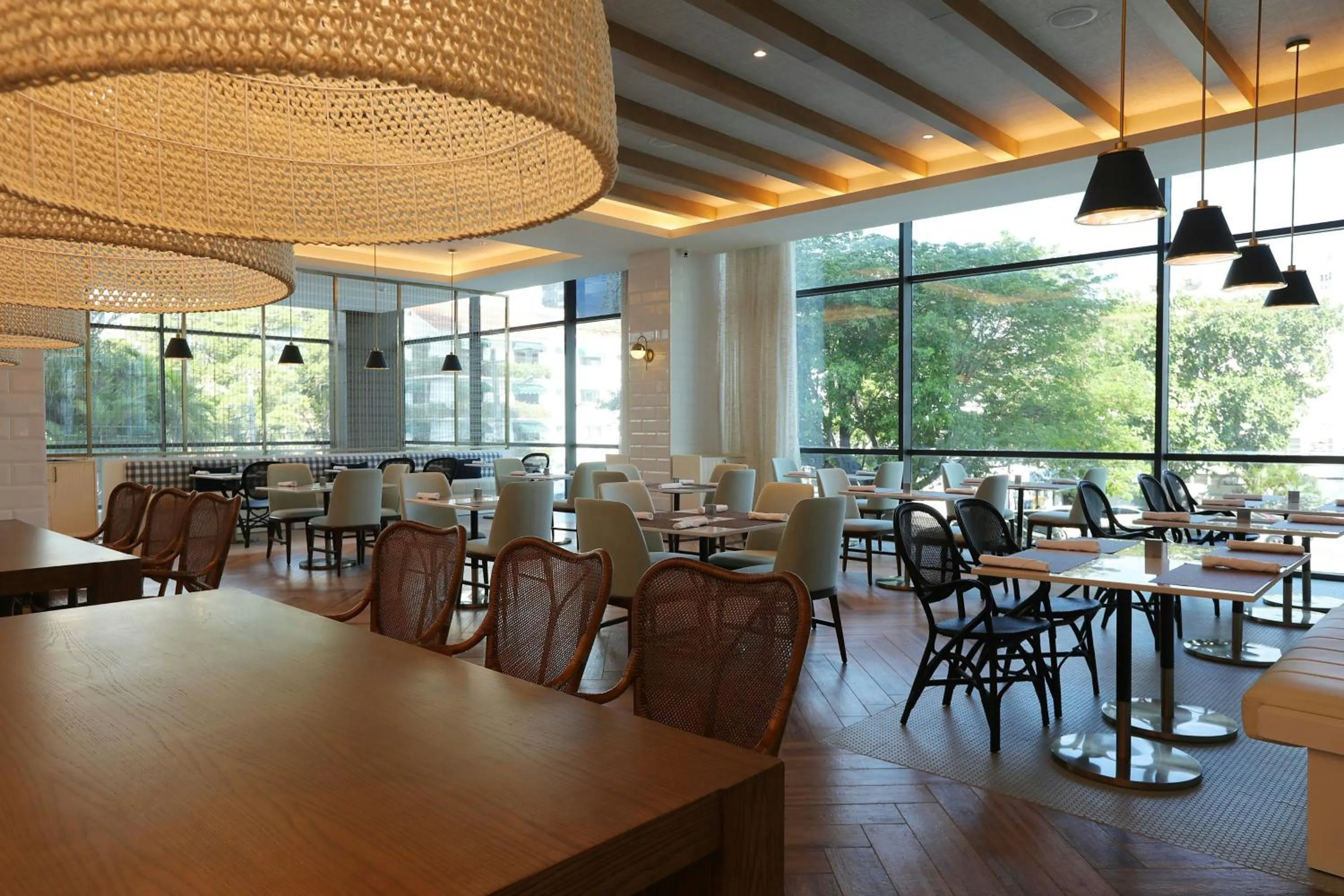 Lounge or bar in Courtyard by Marriott Santo Domingo Piantini