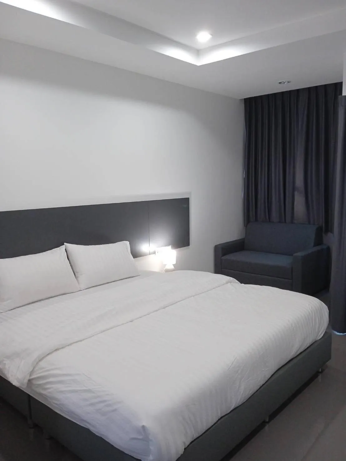 Photo of the whole room, Bed in D Night Suite Hotel