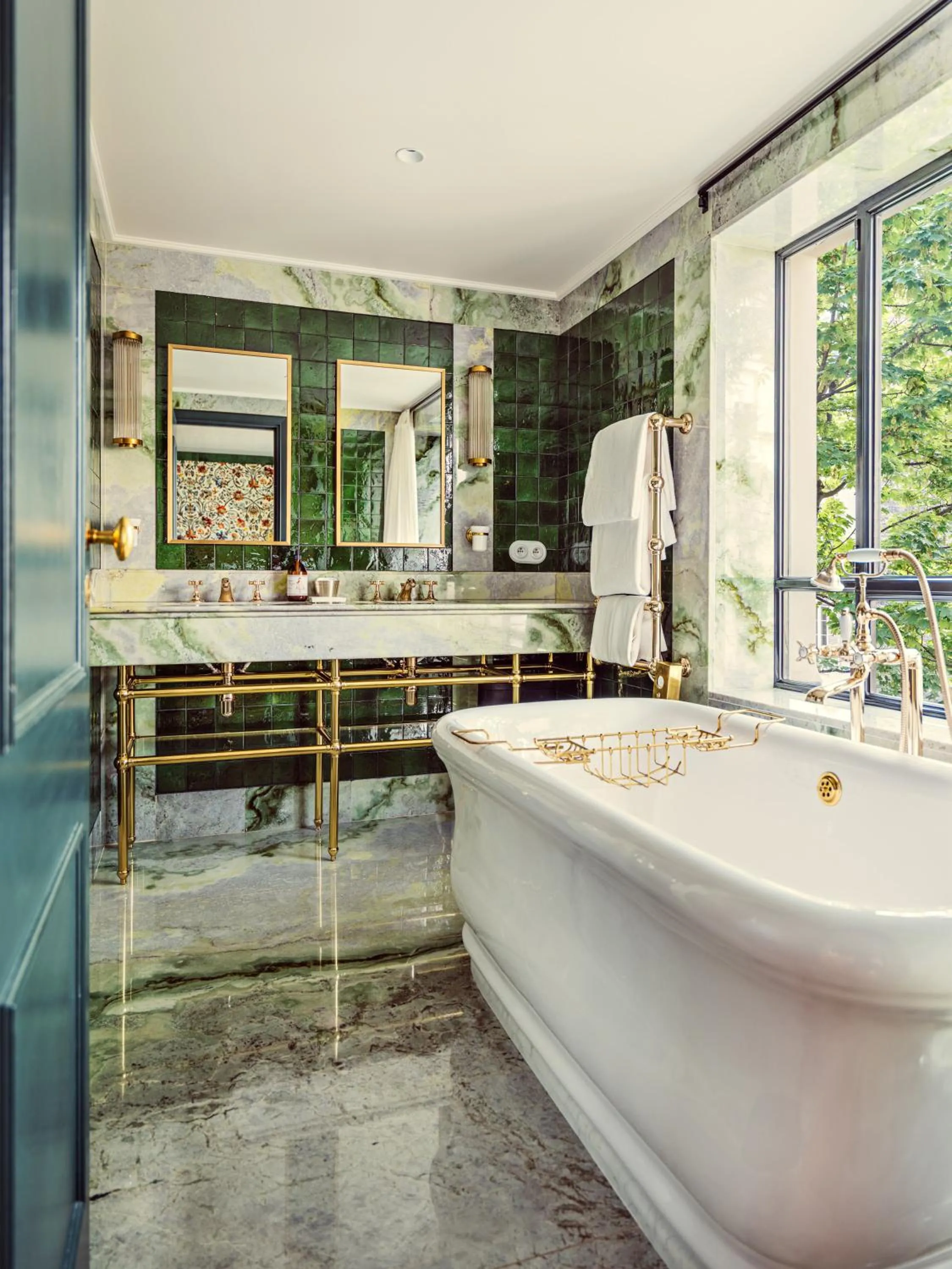 Bathroom in Hôtel Eldorado Paris