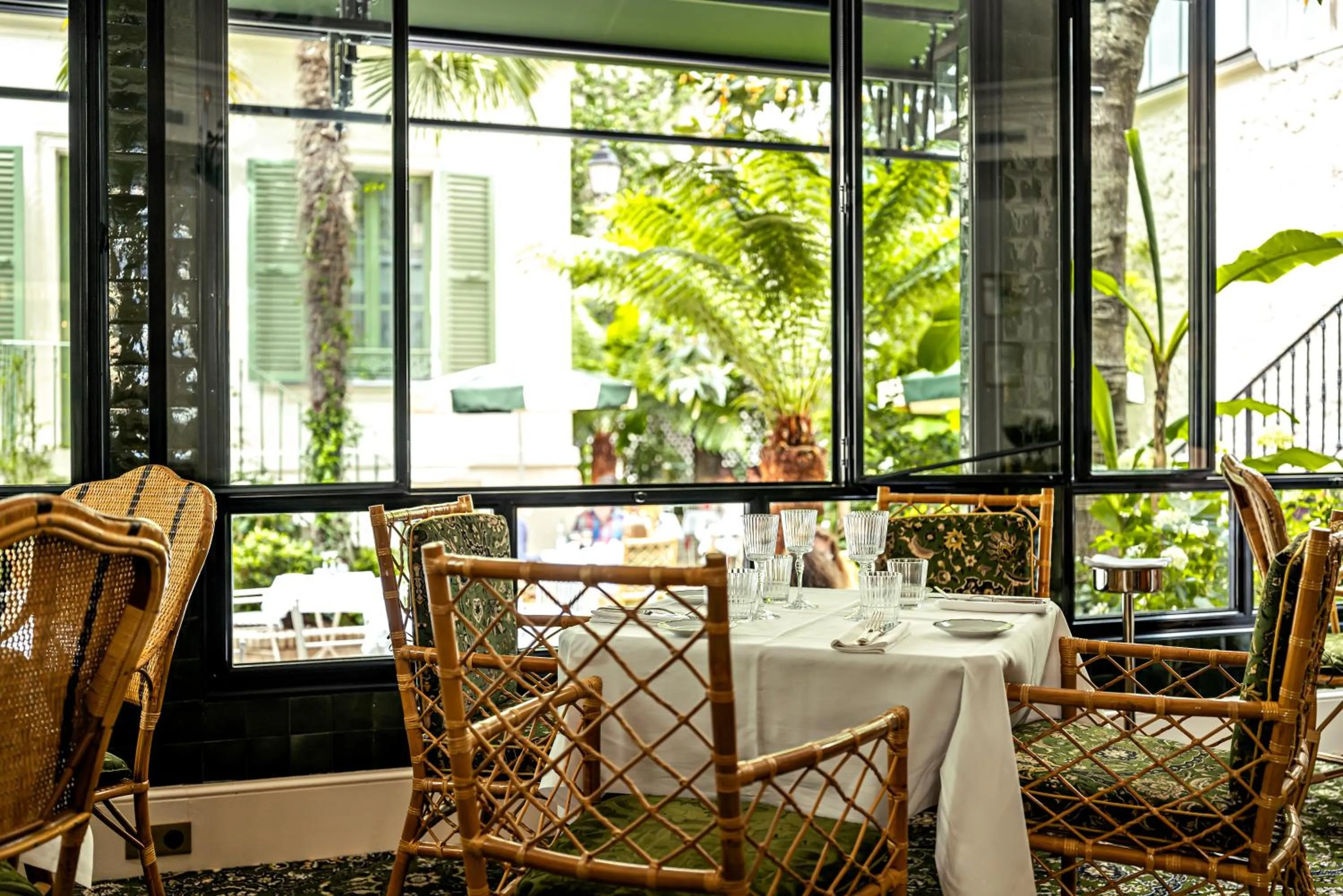 Patio in Hôtel Eldorado Paris