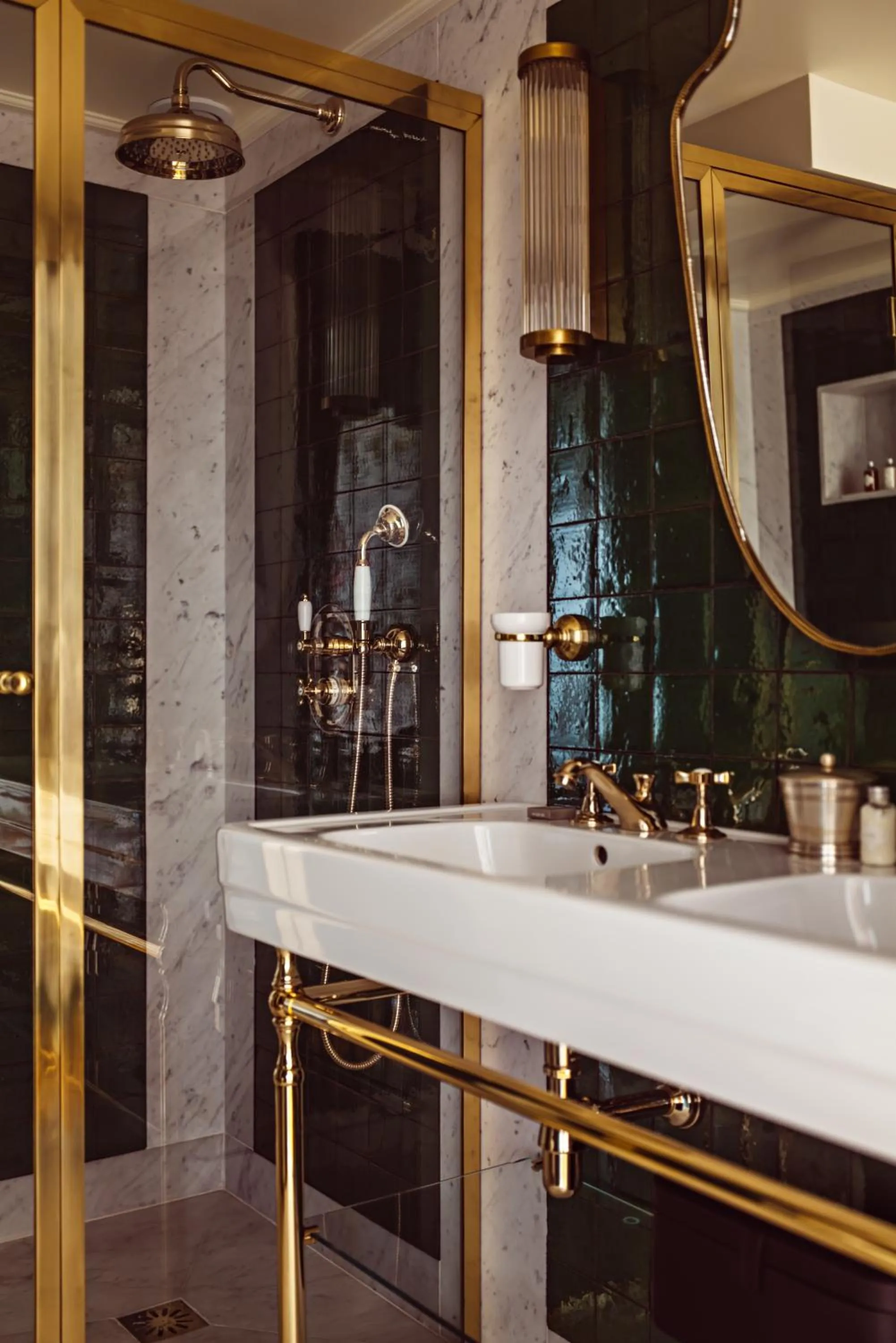 Bathroom in Hôtel Eldorado Paris