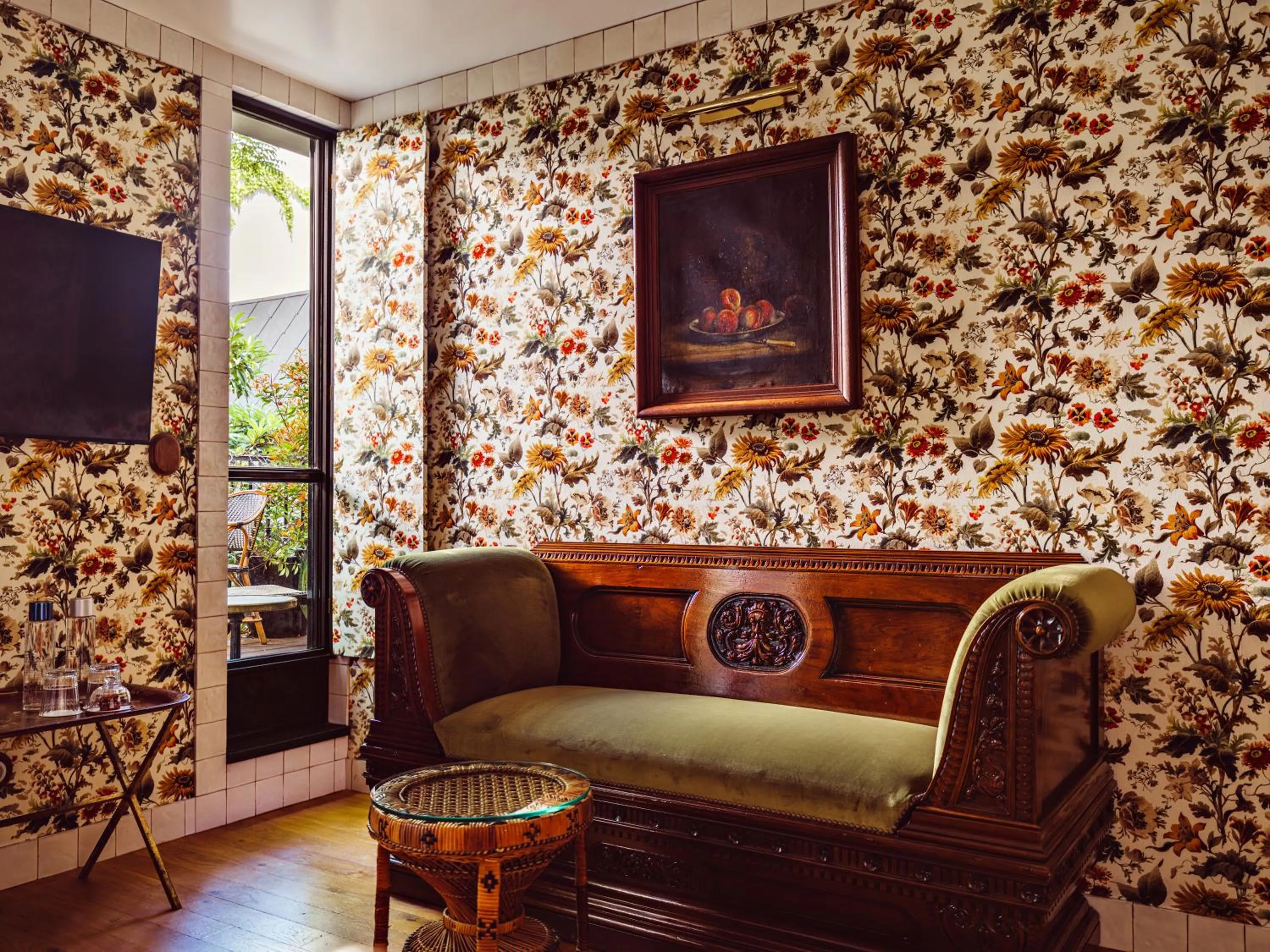 TV and multimedia in Hôtel Eldorado Paris