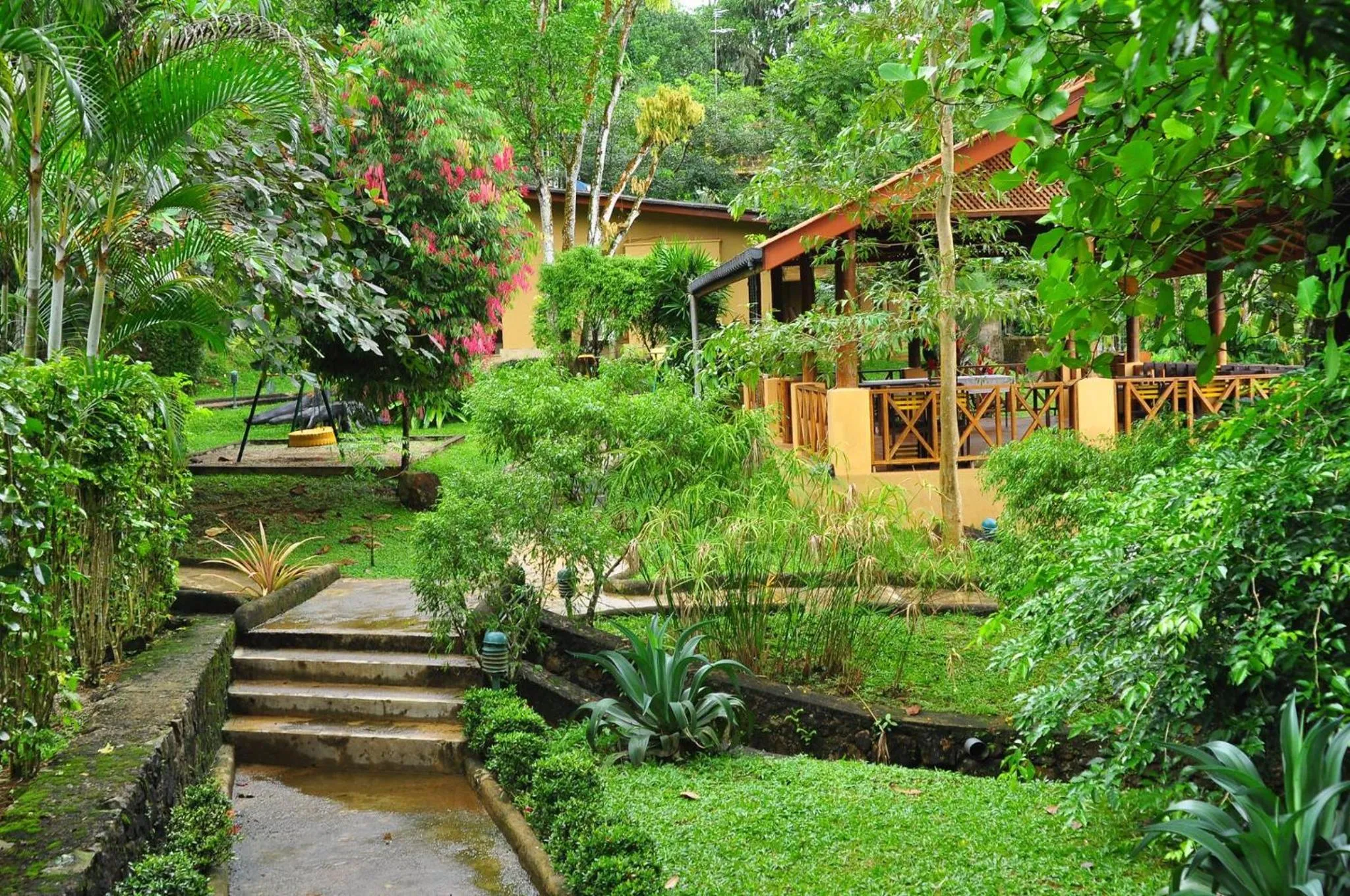 Bopath Falls Rock Chalets