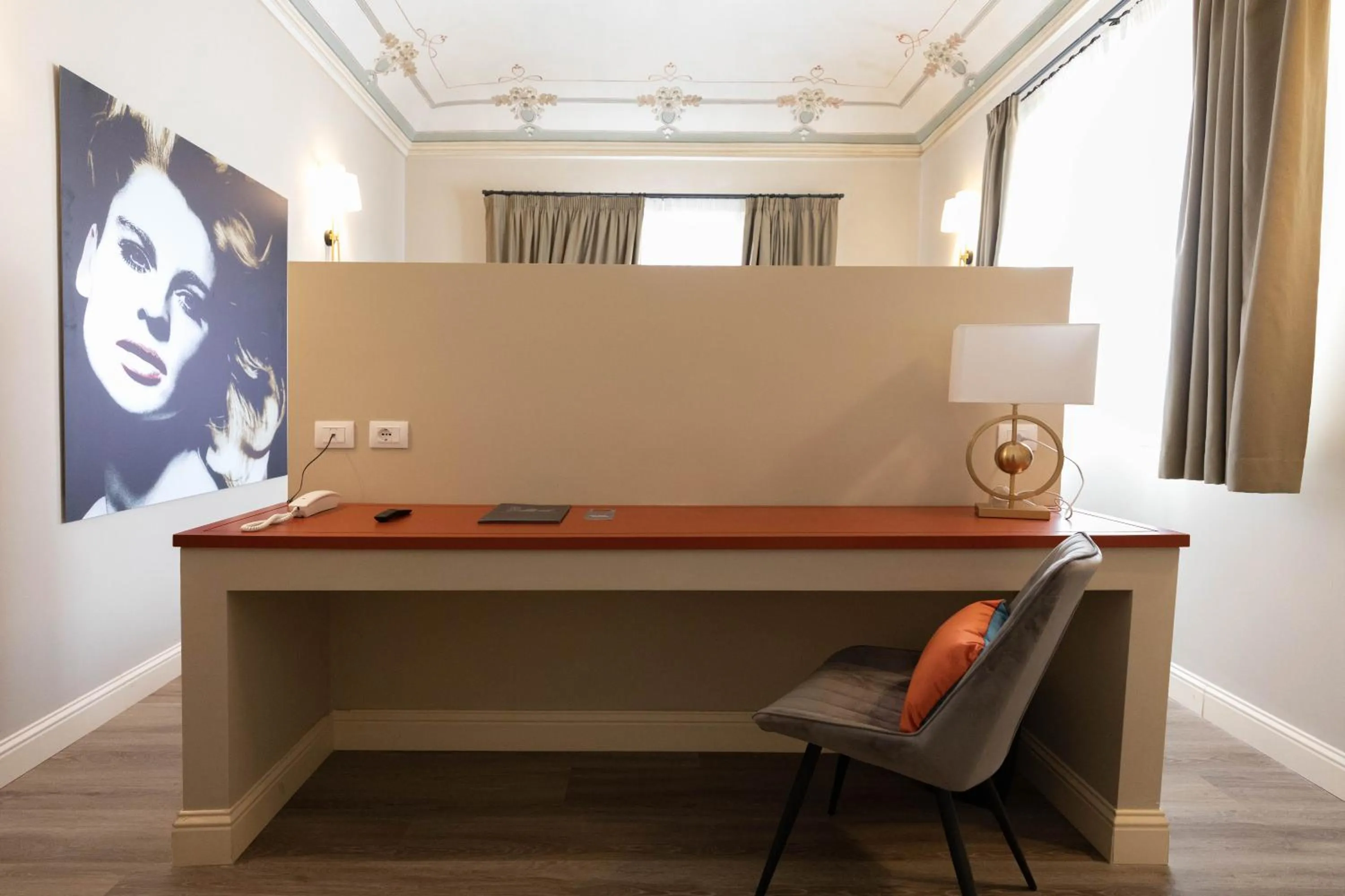 Photo of the whole room in Lanterne Magiche Ortigia Suites