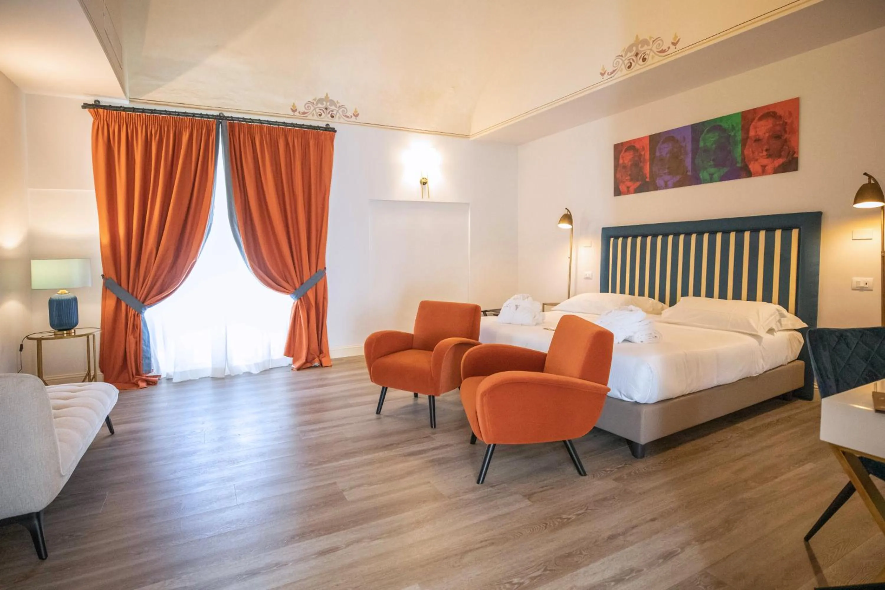 Photo of the whole room, Bed in Lanterne Magiche Ortigia Suites