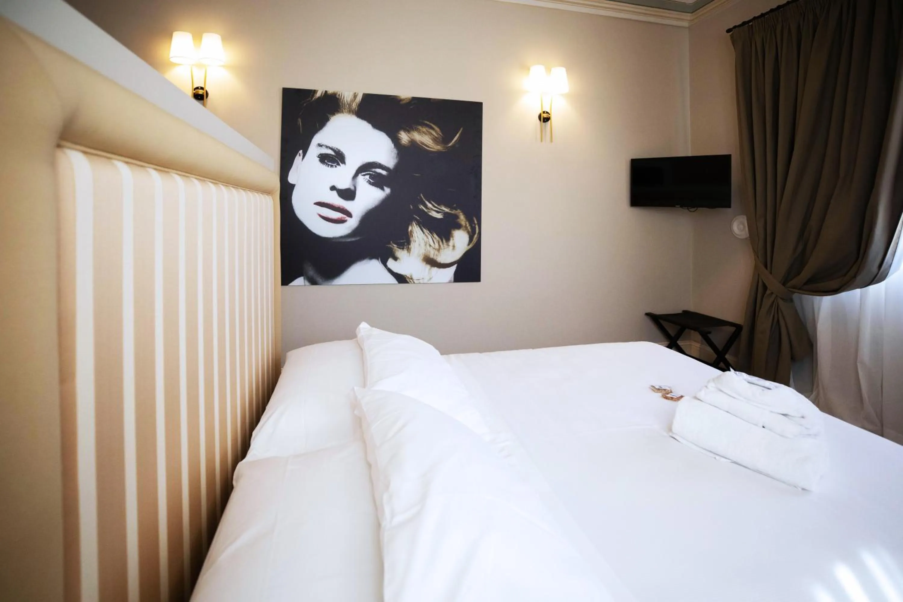 TV and multimedia, Bed in Lanterne Magiche Ortigia Suites