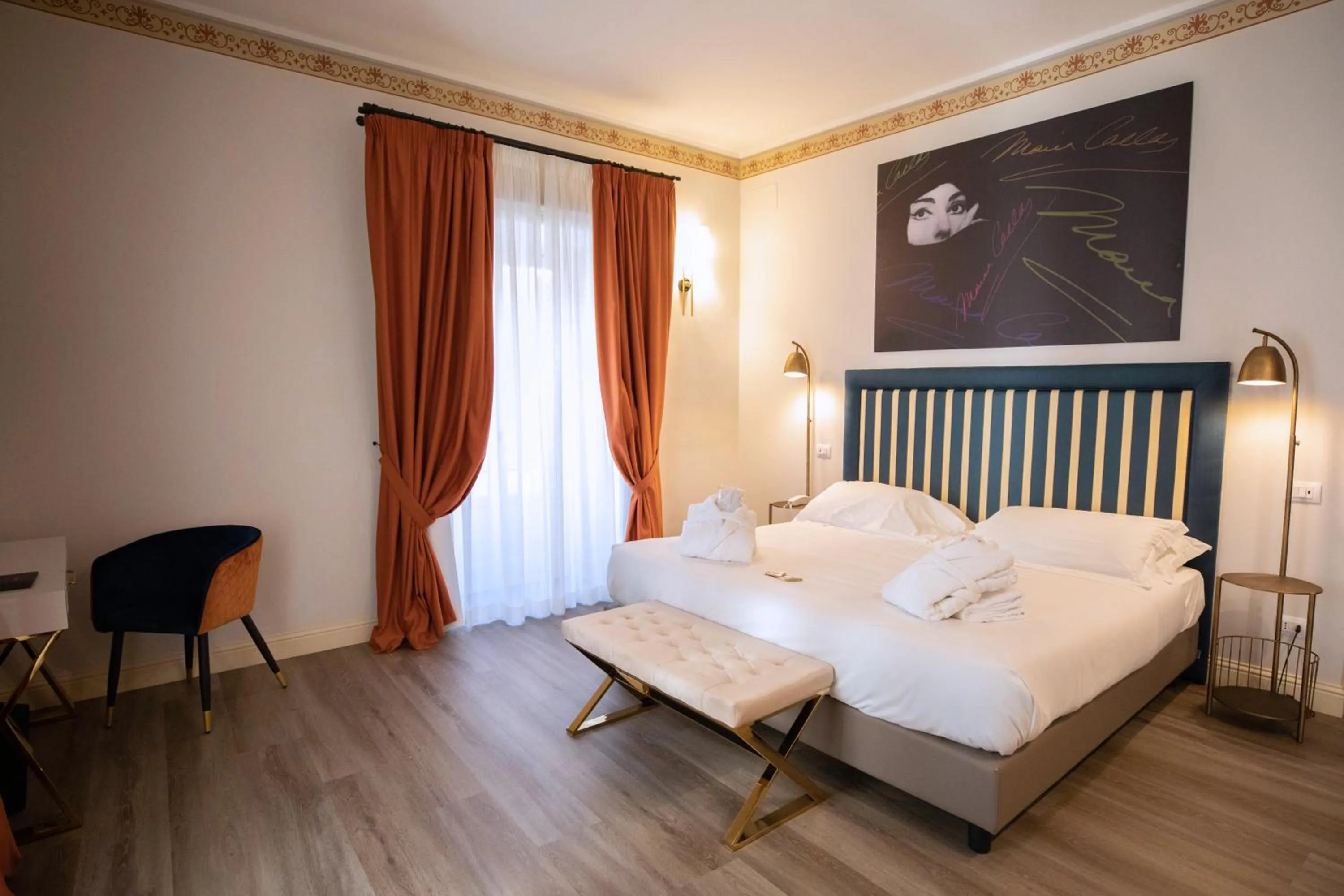 Photo of the whole room, Bed in Lanterne Magiche Ortigia Suites