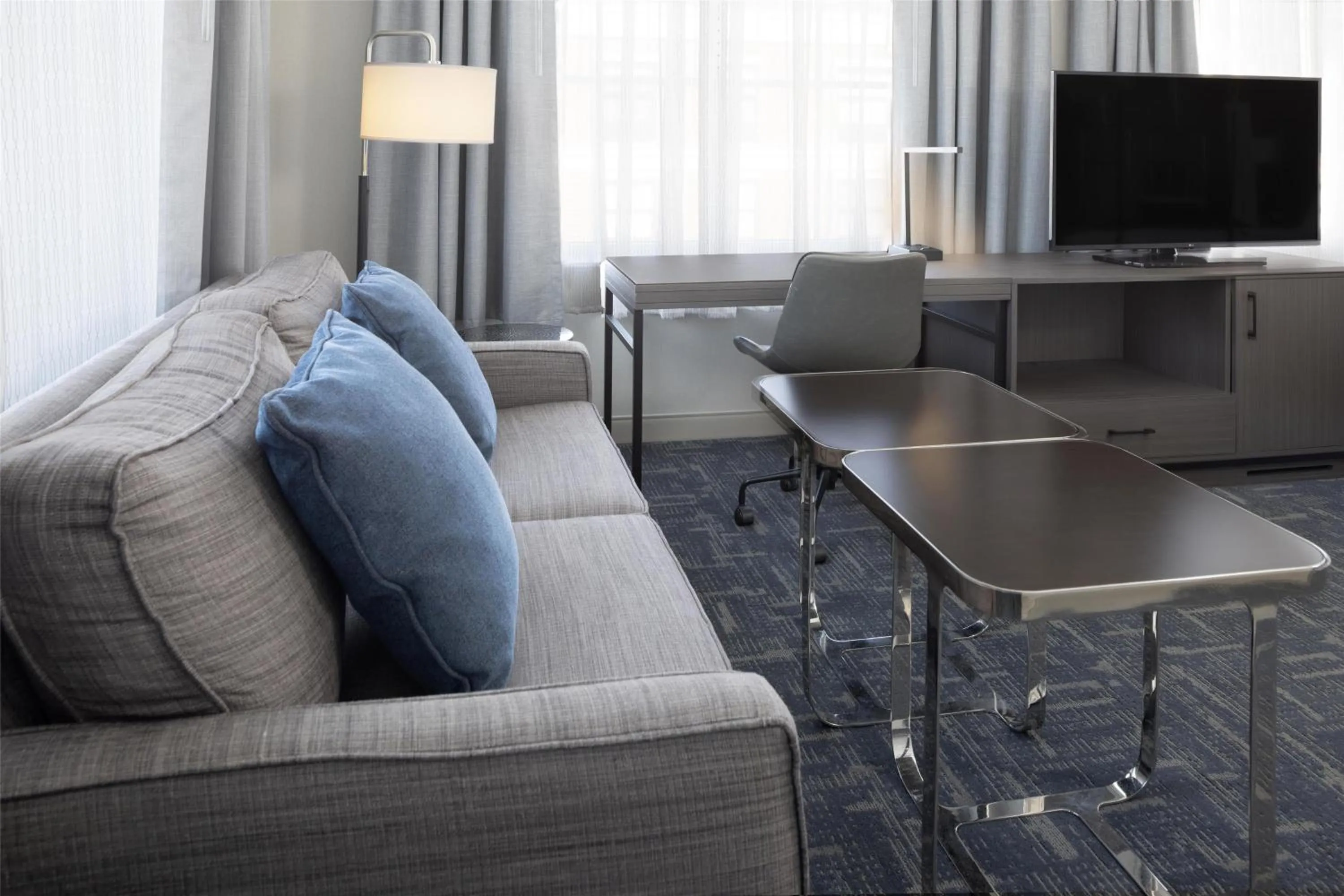 Bedroom in Hampton Inn & Suites Portsmouth Downtown