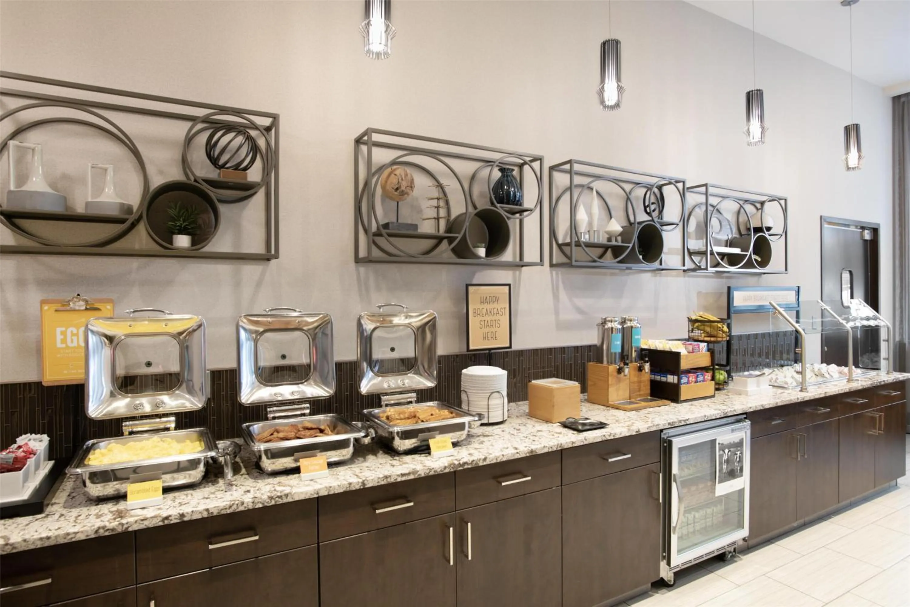 Breakfast in Hampton Inn & Suites Portsmouth Downtown