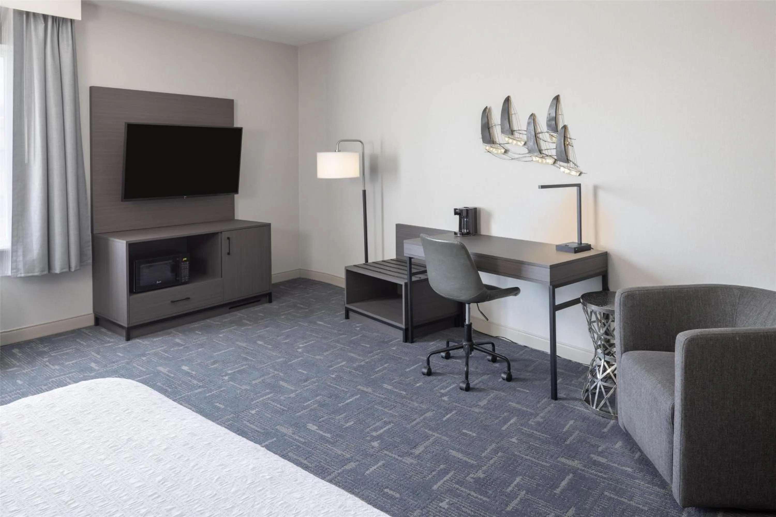 Bedroom, Bed in Hampton Inn & Suites Portsmouth Downtown