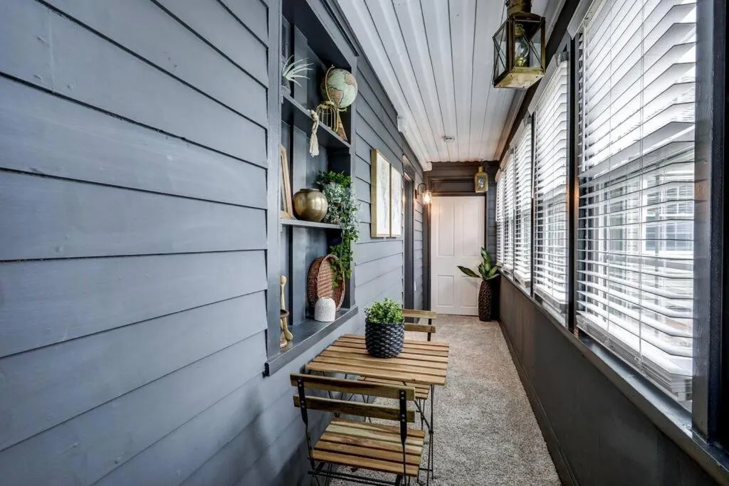 Cozy Dark & Moody Home New Reno 10 mins to Lanc