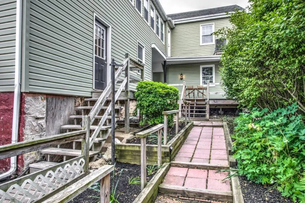 Cozy Dark & Moody Home New Reno 10 mins to Lanc