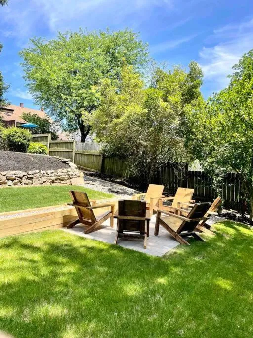 Cozy Dark & Moody Home New Reno 10 mins to Lanc