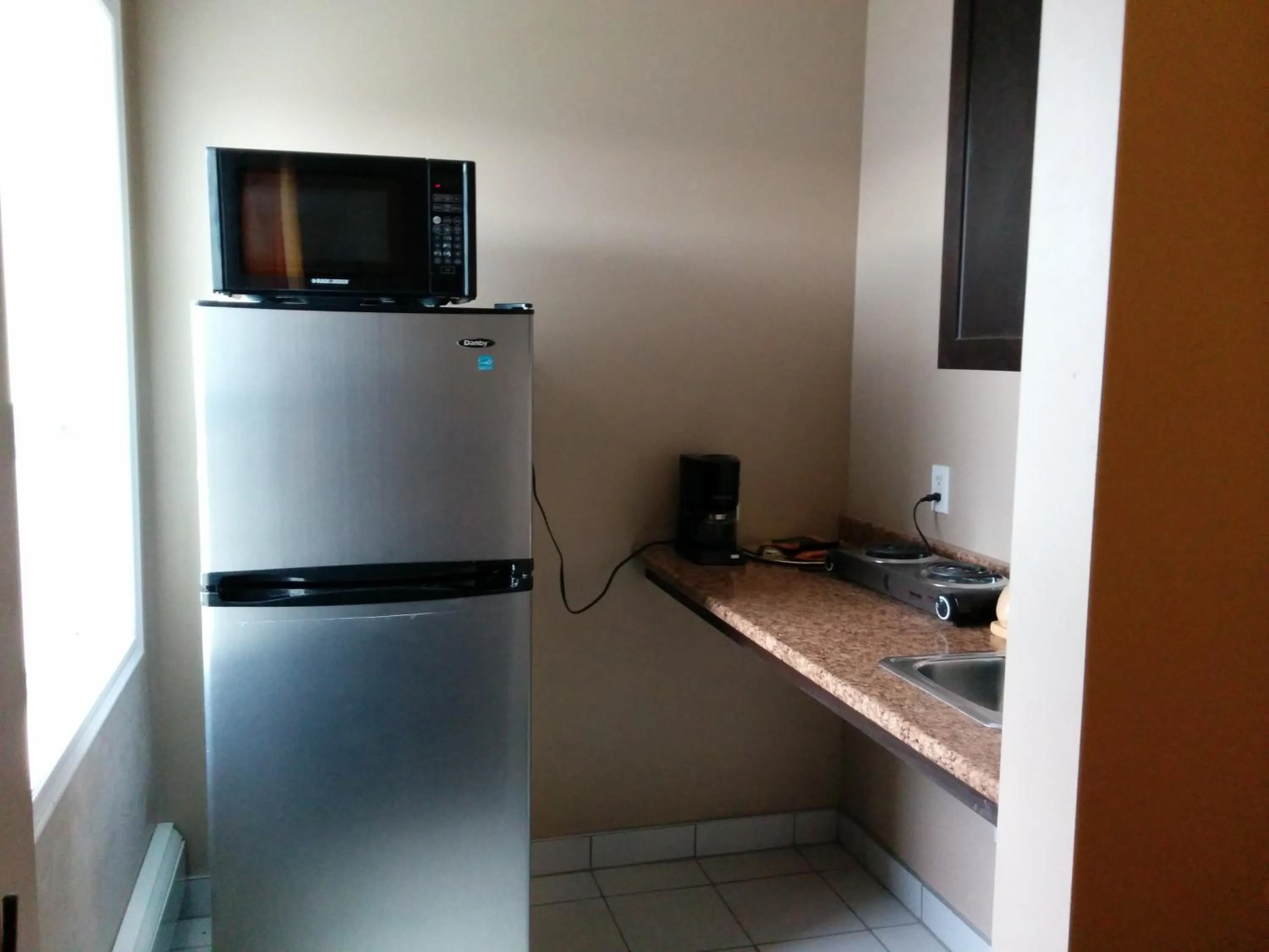 Kitchen or kitchenette in Bonnyville Hotel