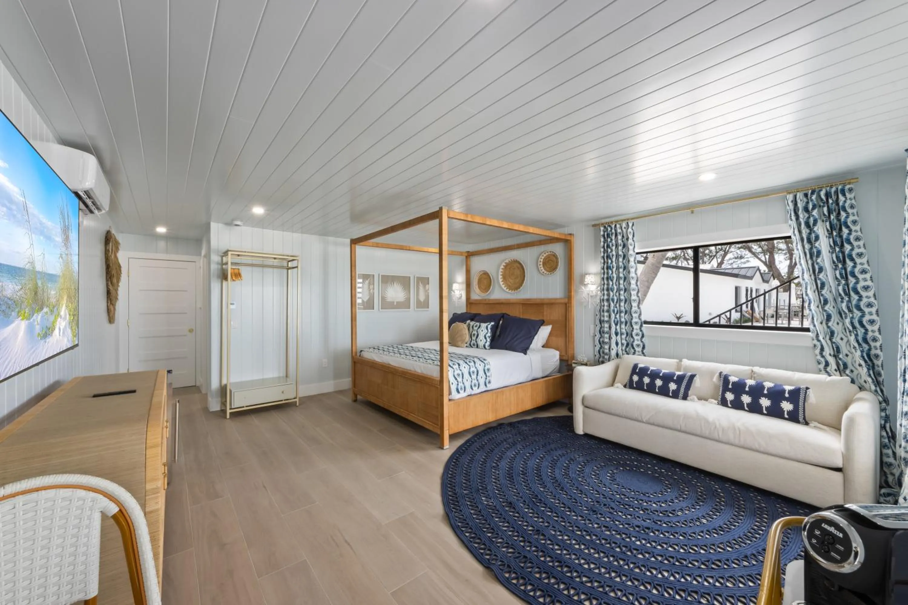 Bed in Seabreeze at Anna Maria Island Inn