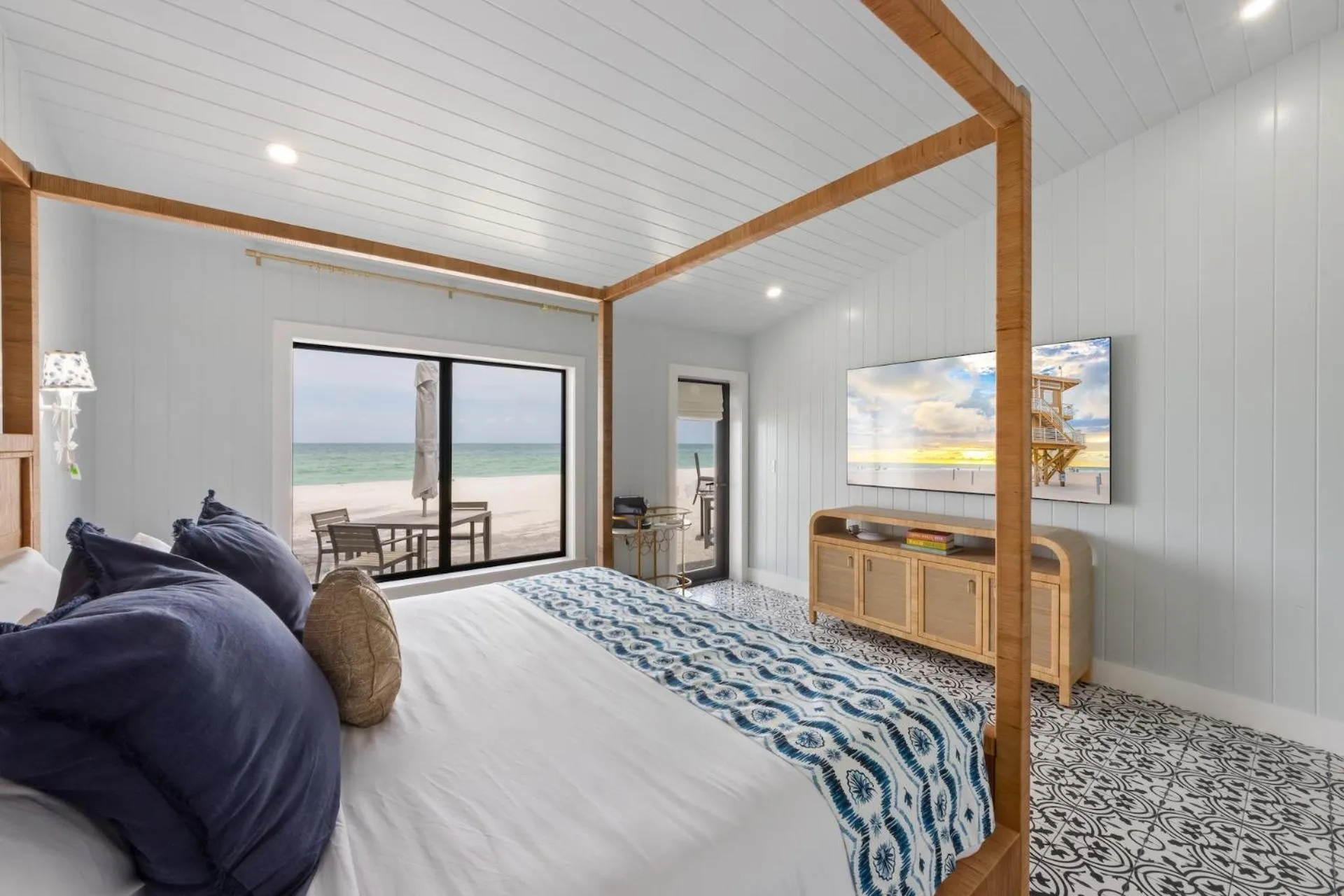 Bed in Seabreeze at Anna Maria Island Inn