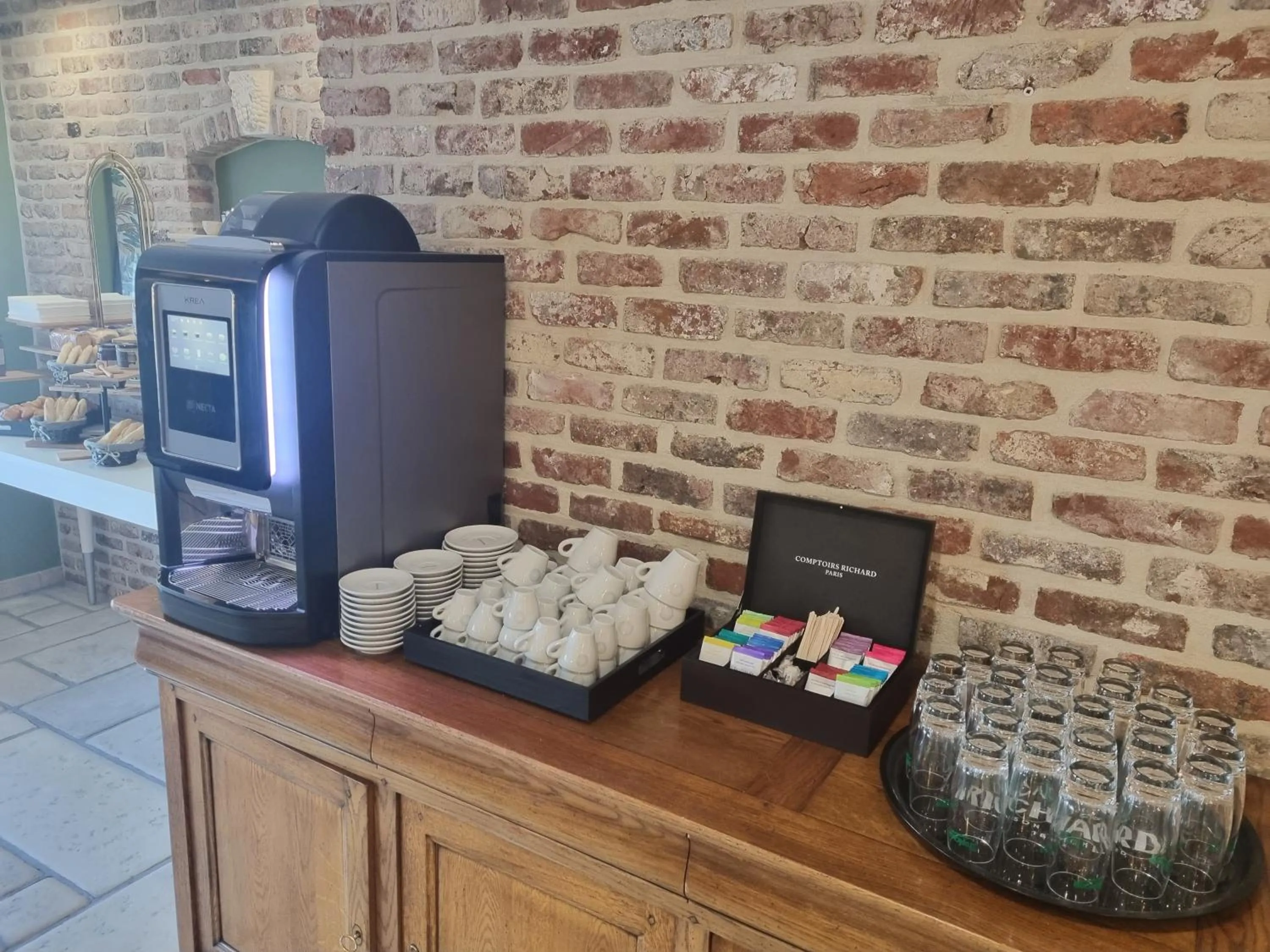 Breakfast in Hôtel Le Prieuré