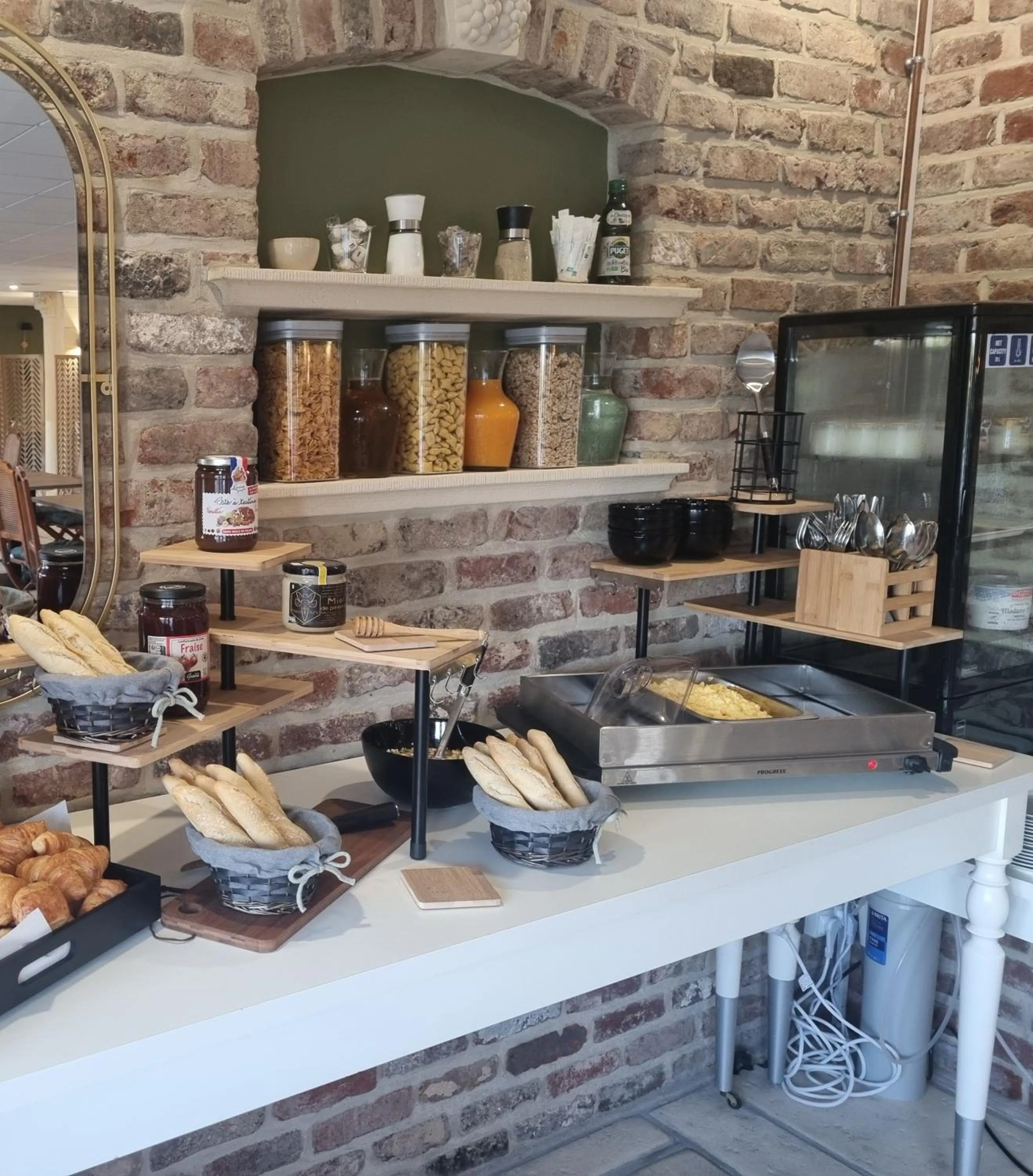 Breakfast in Hôtel Le Prieuré