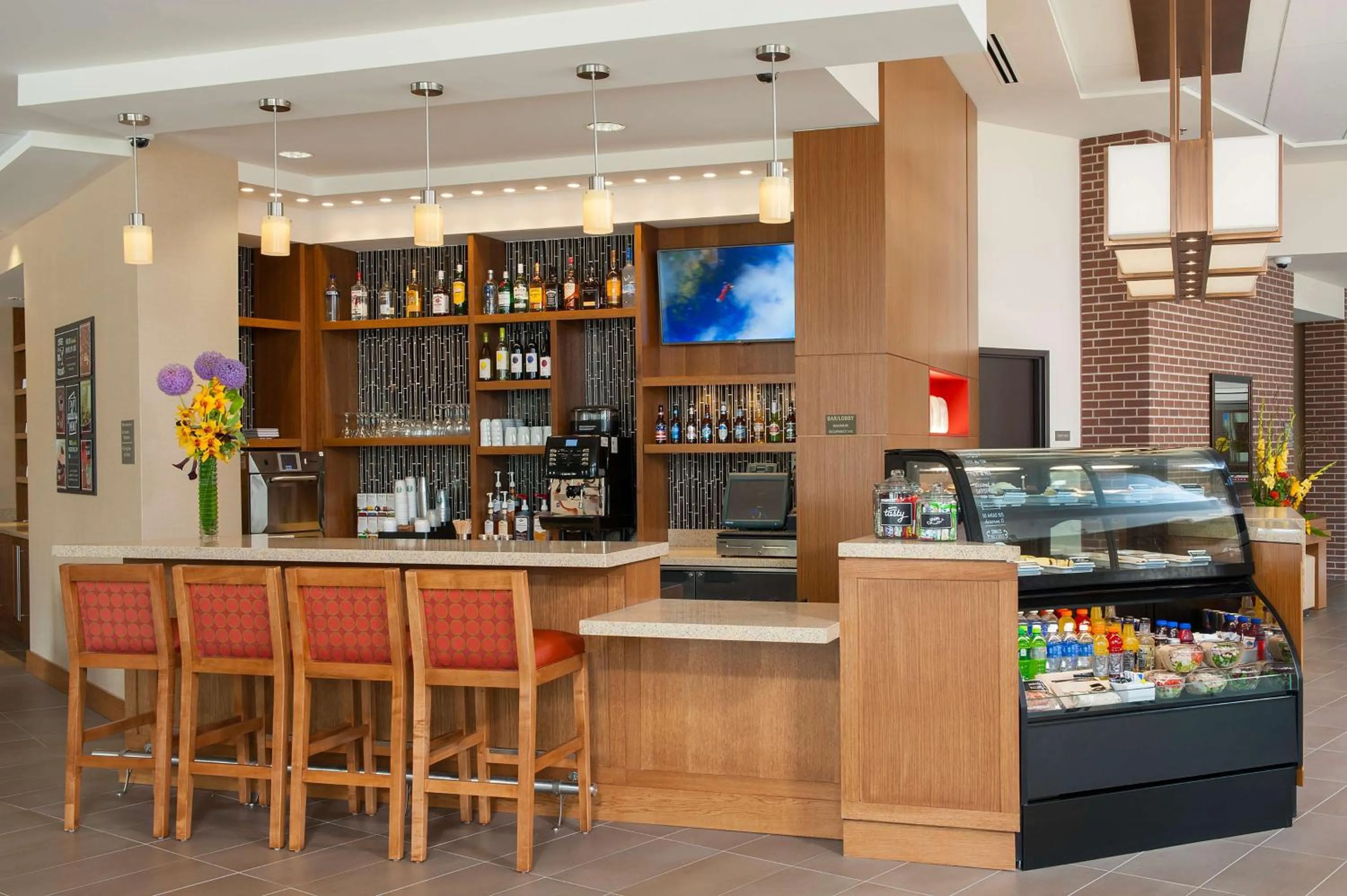 Lounge or bar in Hyatt Place Champaign/Urbana