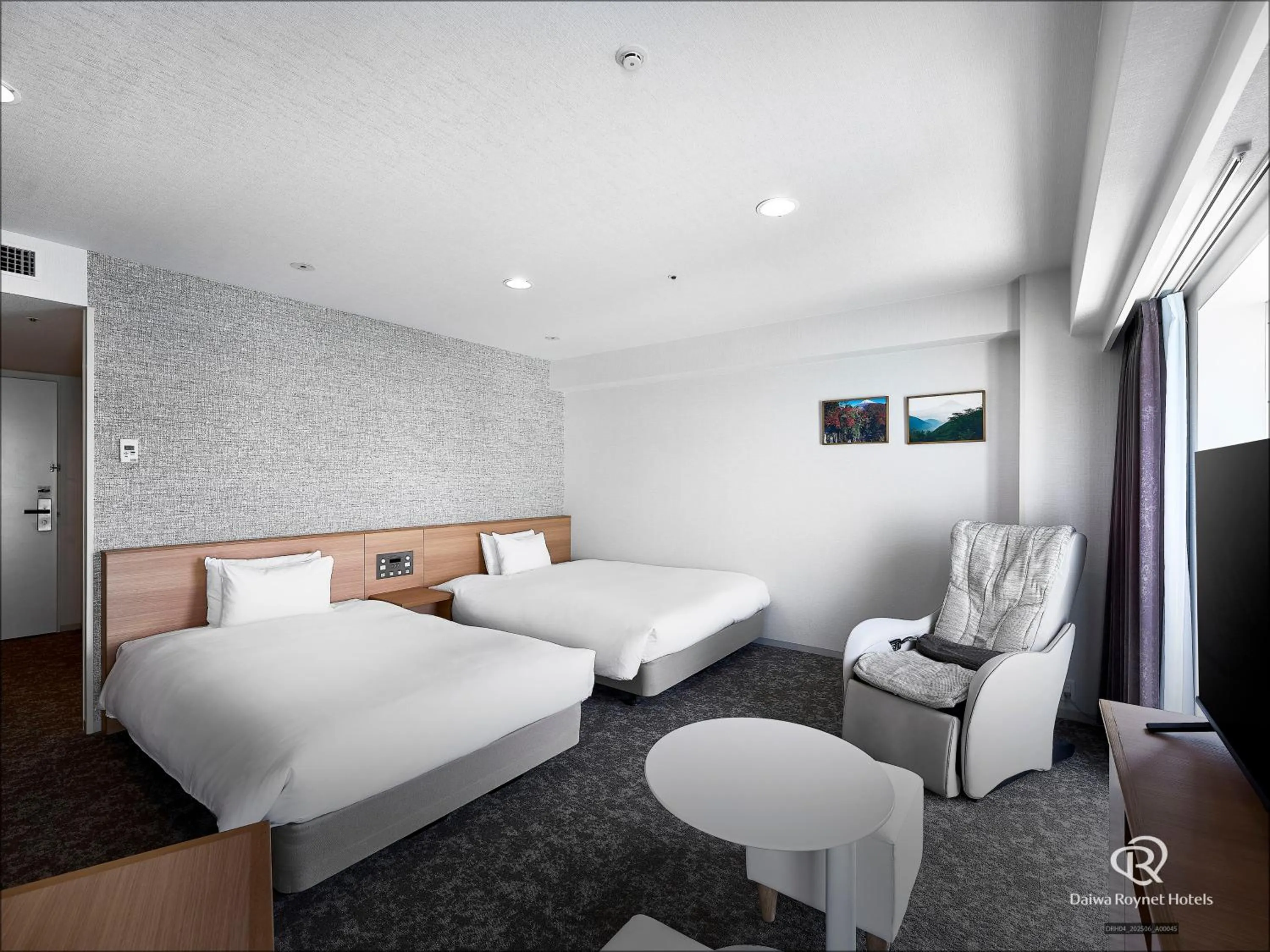 Photo of the whole room, Bed in Daiwa Roynet Hotel Numazu