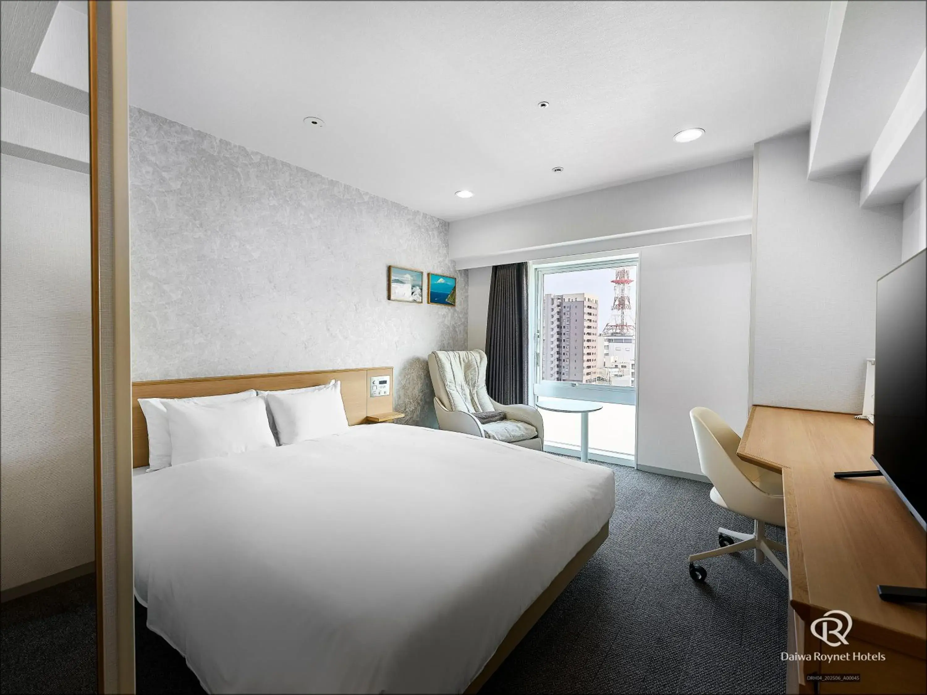 Deluxe Double Room - Non-Smoking in Daiwa Roynet Hotel Numazu Deluxe Double Room - Non-Smoking in Daiwa Roynet Hotel Numazu