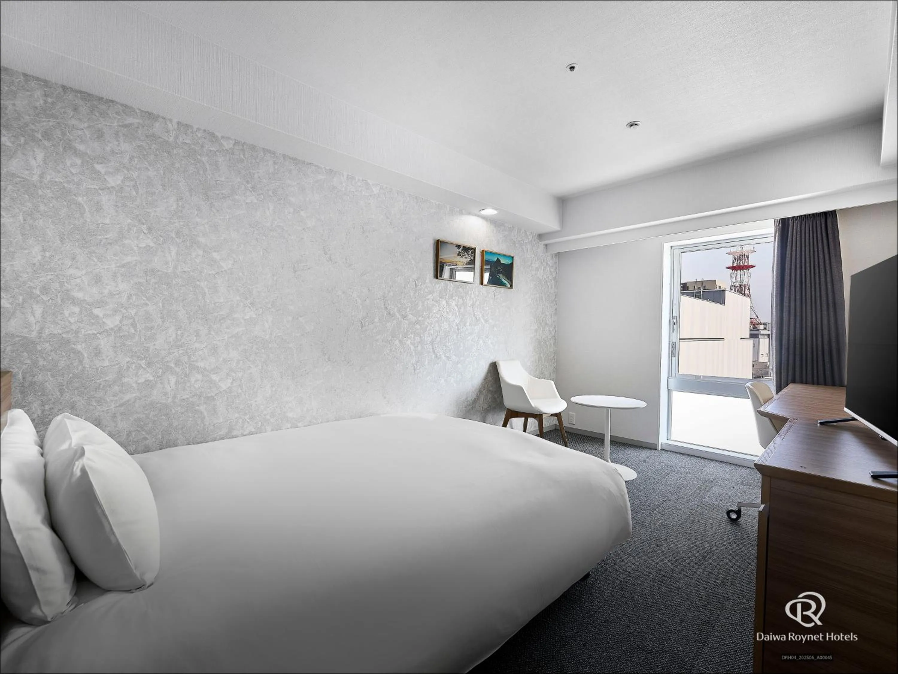 Photo of the whole room, Bed in Daiwa Roynet Hotel Numazu