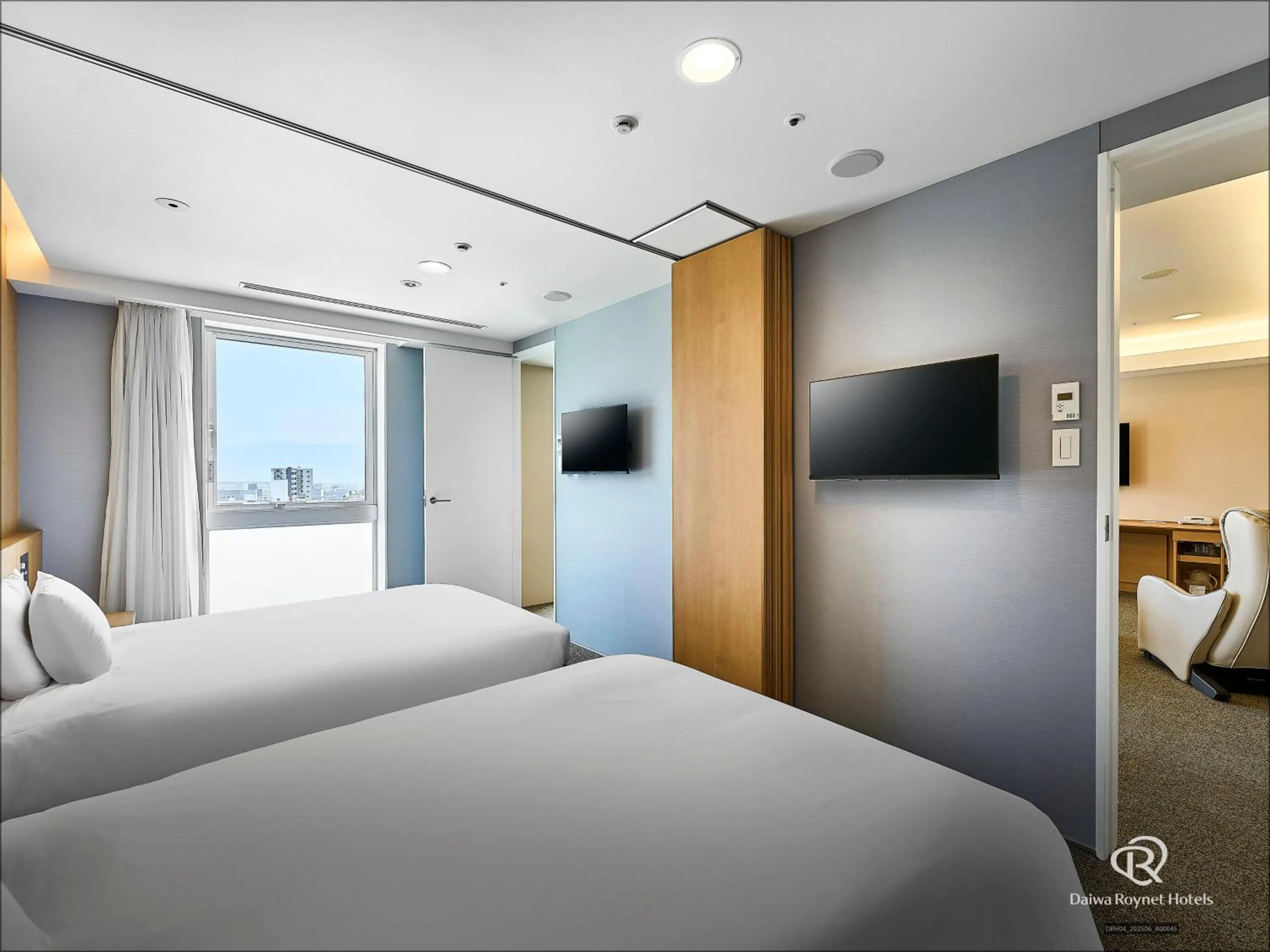 Photo of the whole room, Bed in Daiwa Roynet Hotel Numazu