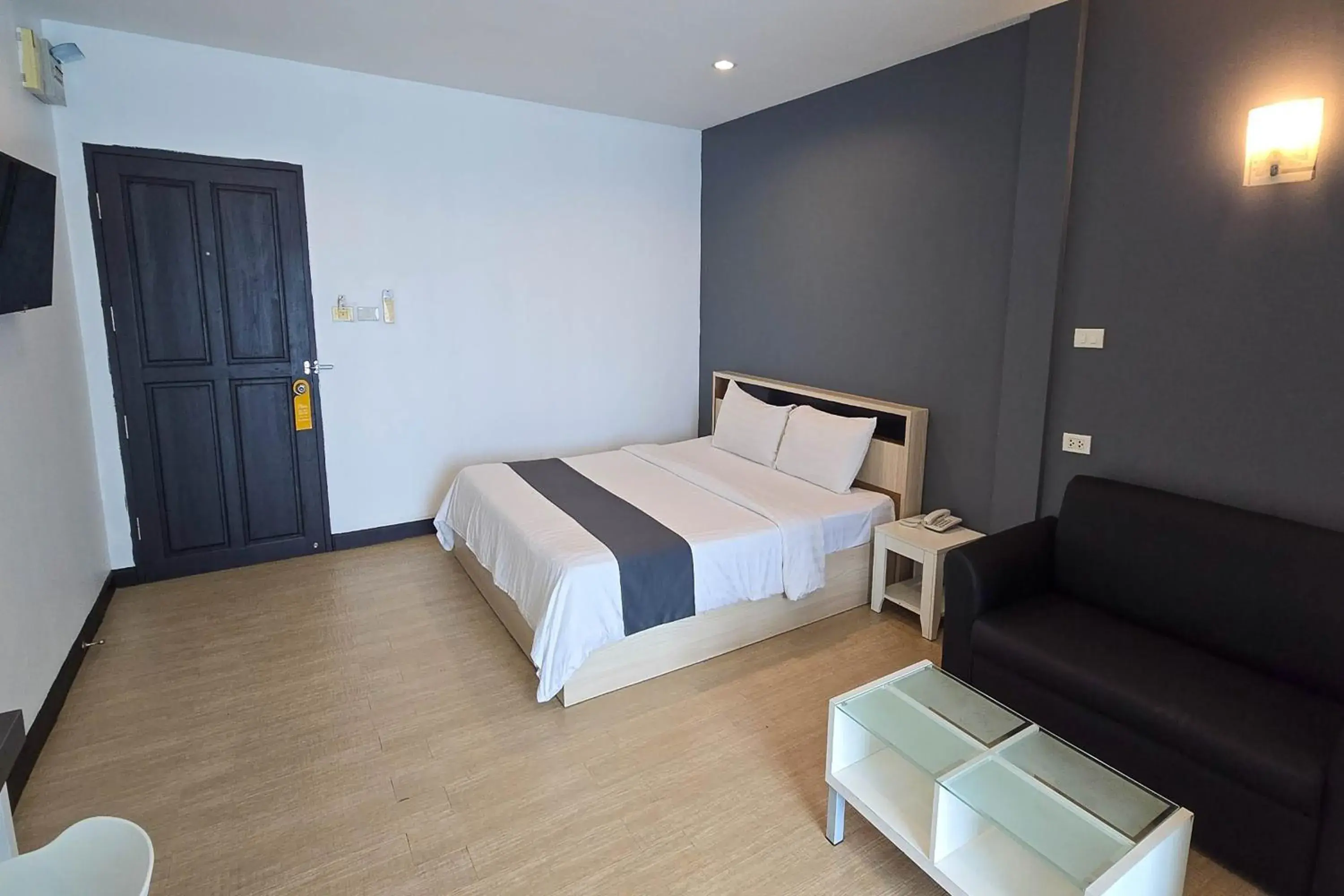 Deluxe King Room in Le Nara Residence Deluxe King Room in Le Nara Residence