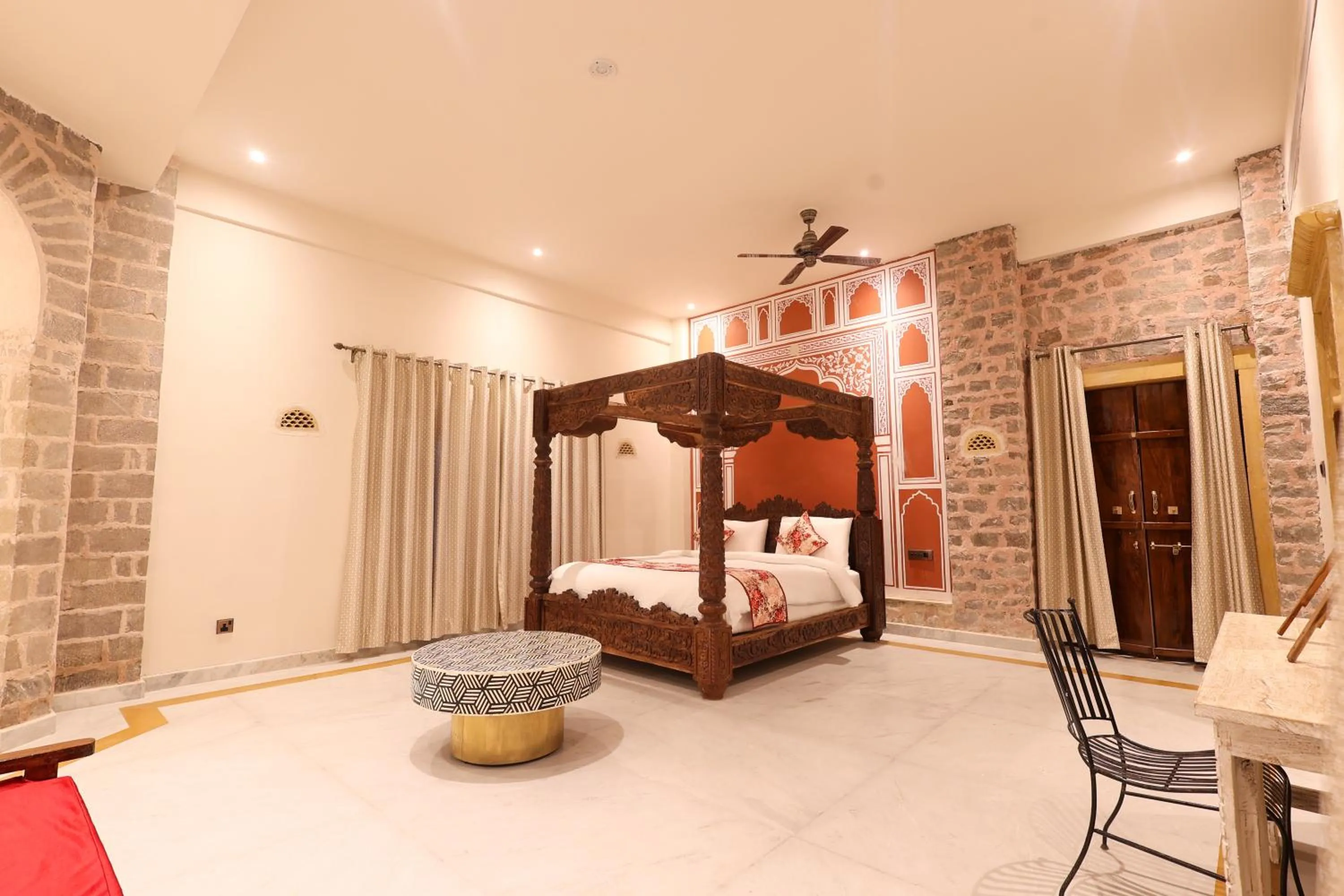 Bed in Fort Dadhikar, Alwar