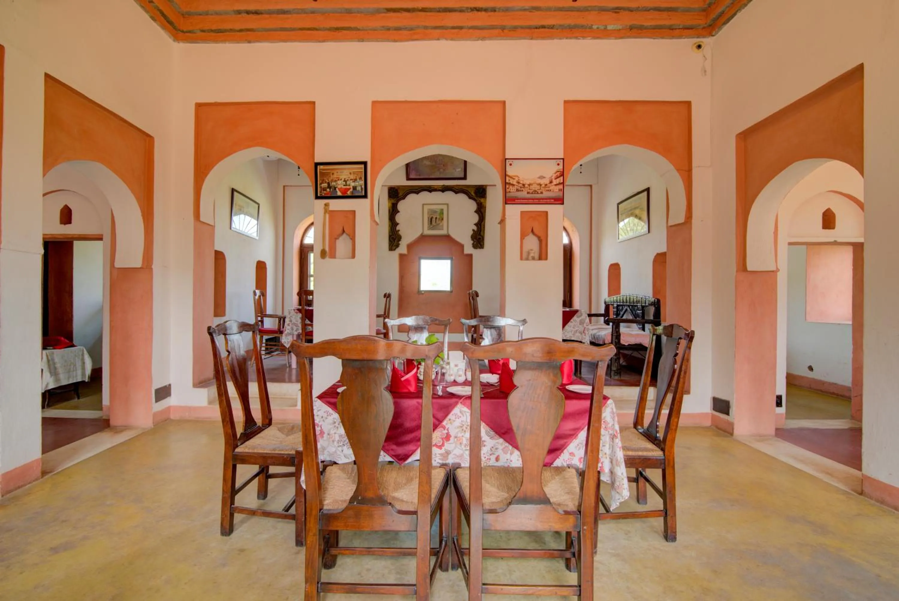 Restaurant/places to eat in Fort Dadhikar, Alwar