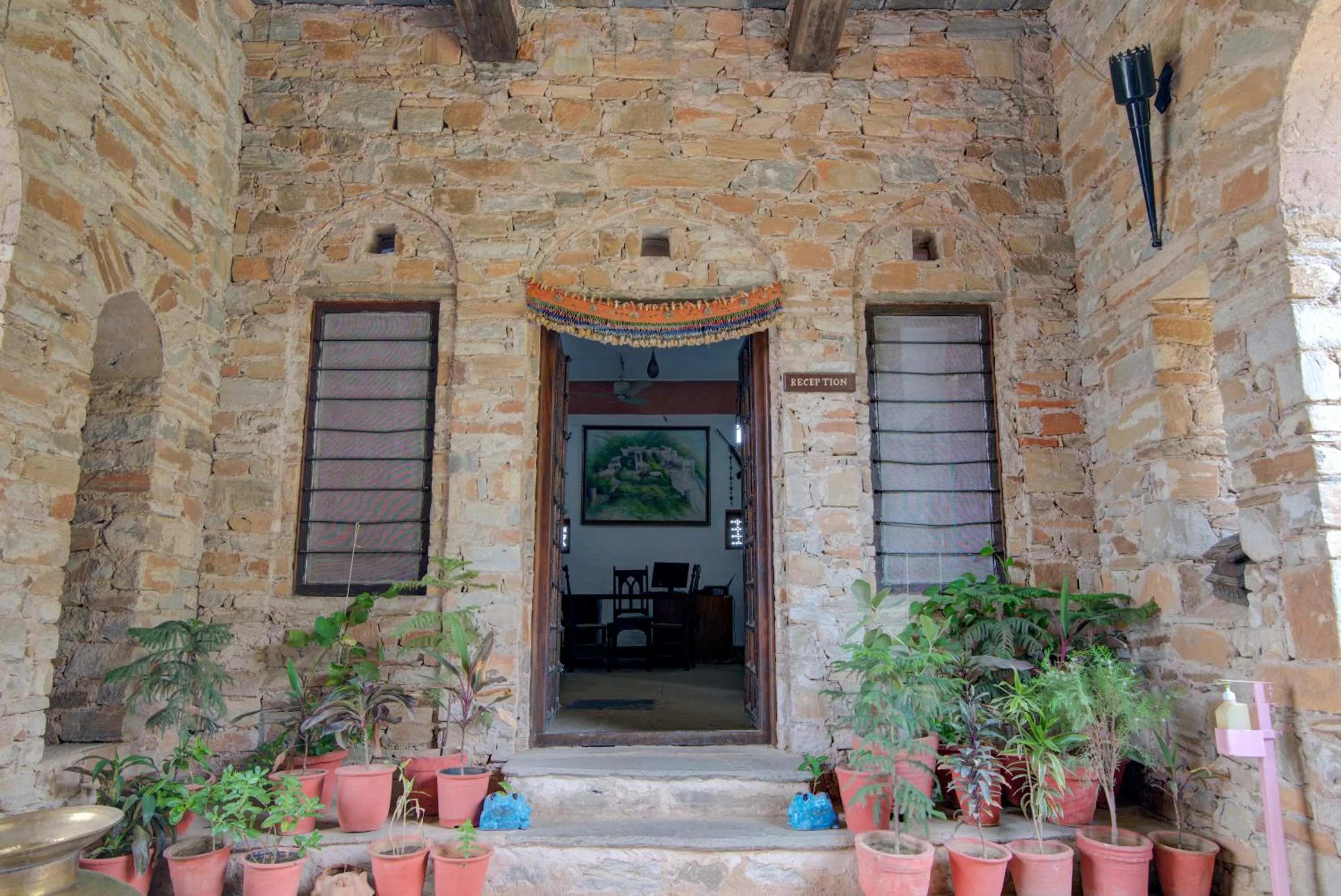 Facade/entrance in Fort Dadhikar, Alwar