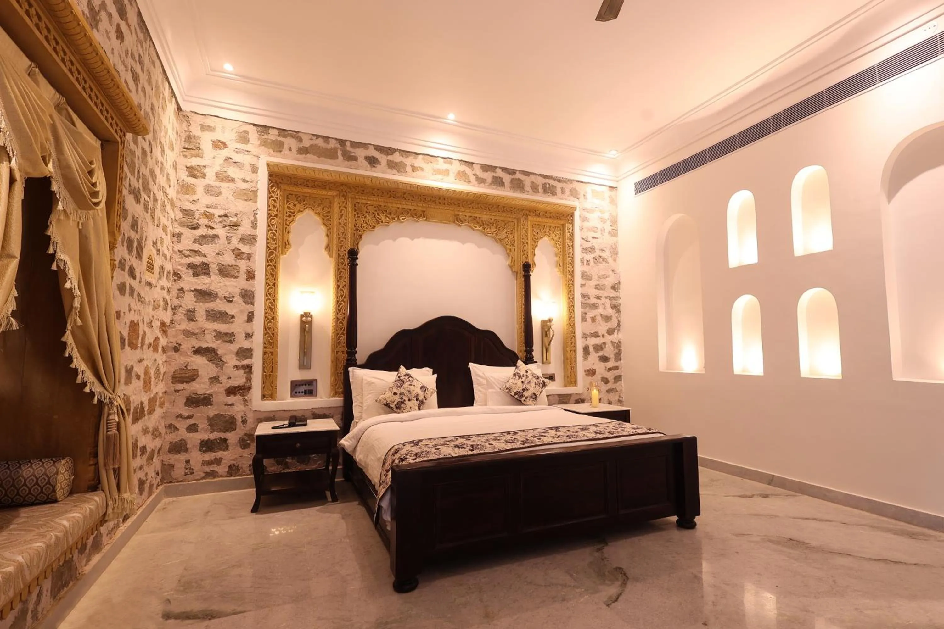 Bed in Fort Dadhikar, Alwar