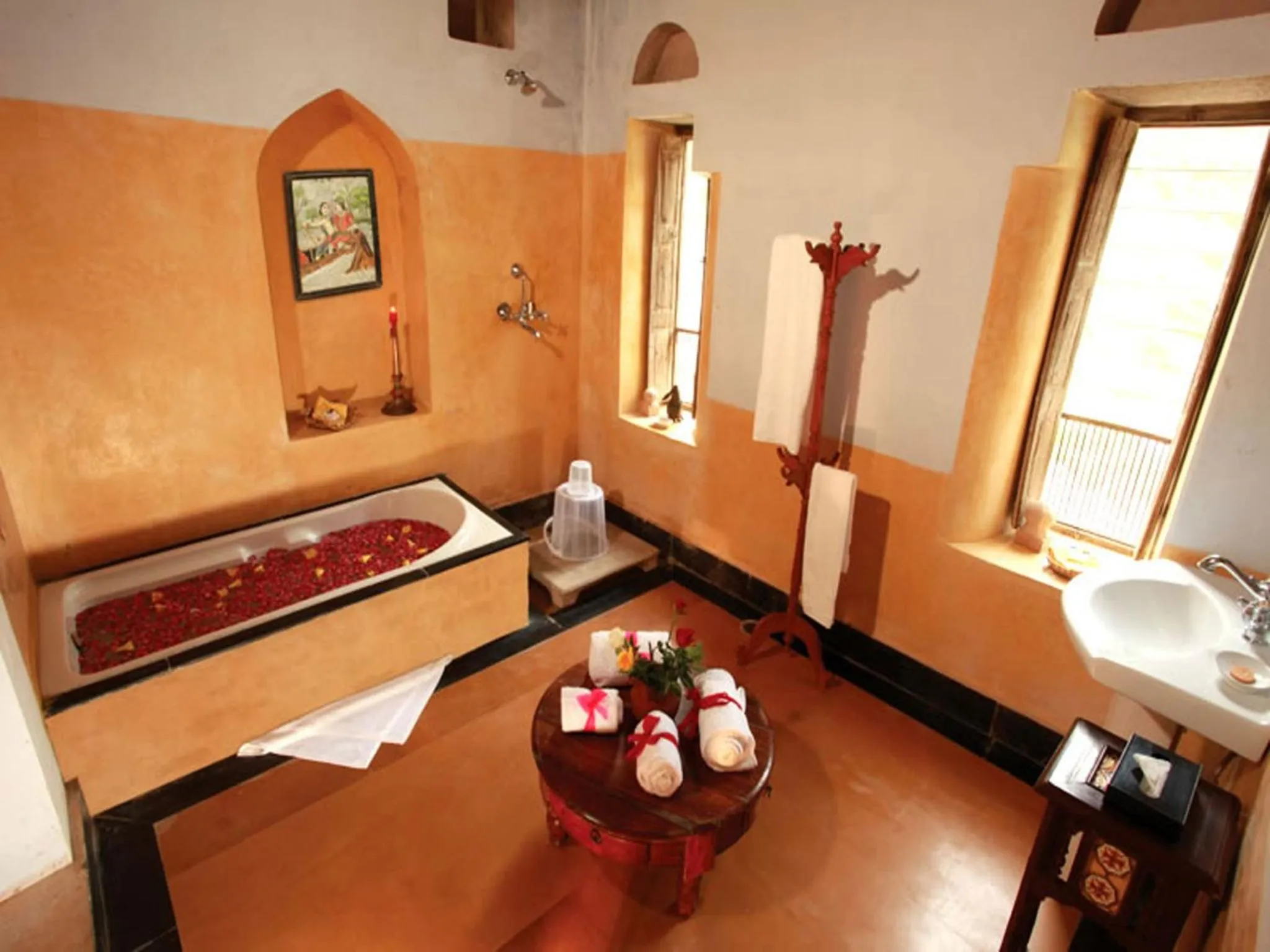 Bathroom, Bed in Fort Dadhikar, Alwar