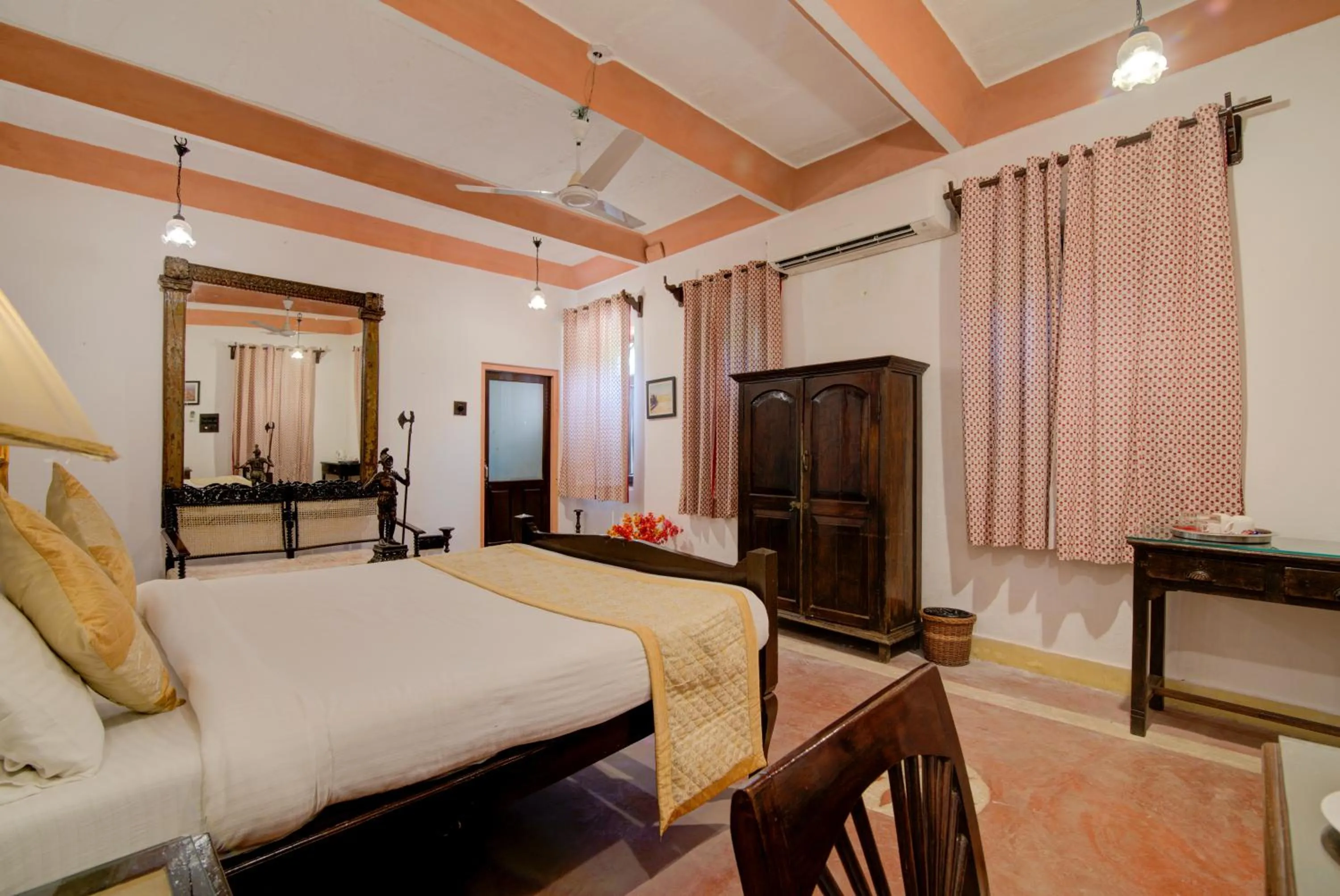 Bed in Fort Dadhikar, Alwar