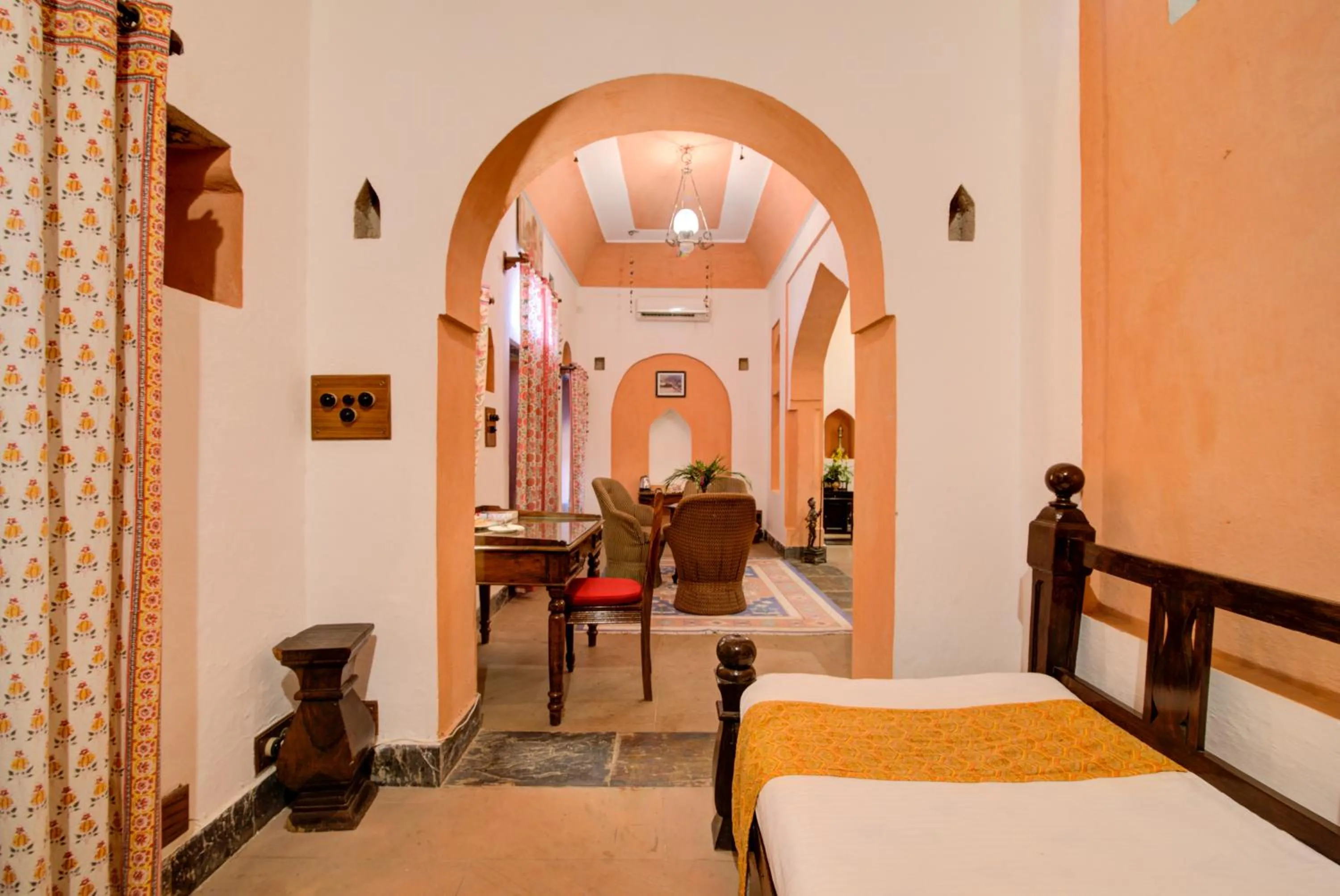 Living room, Bed in Fort Dadhikar, Alwar