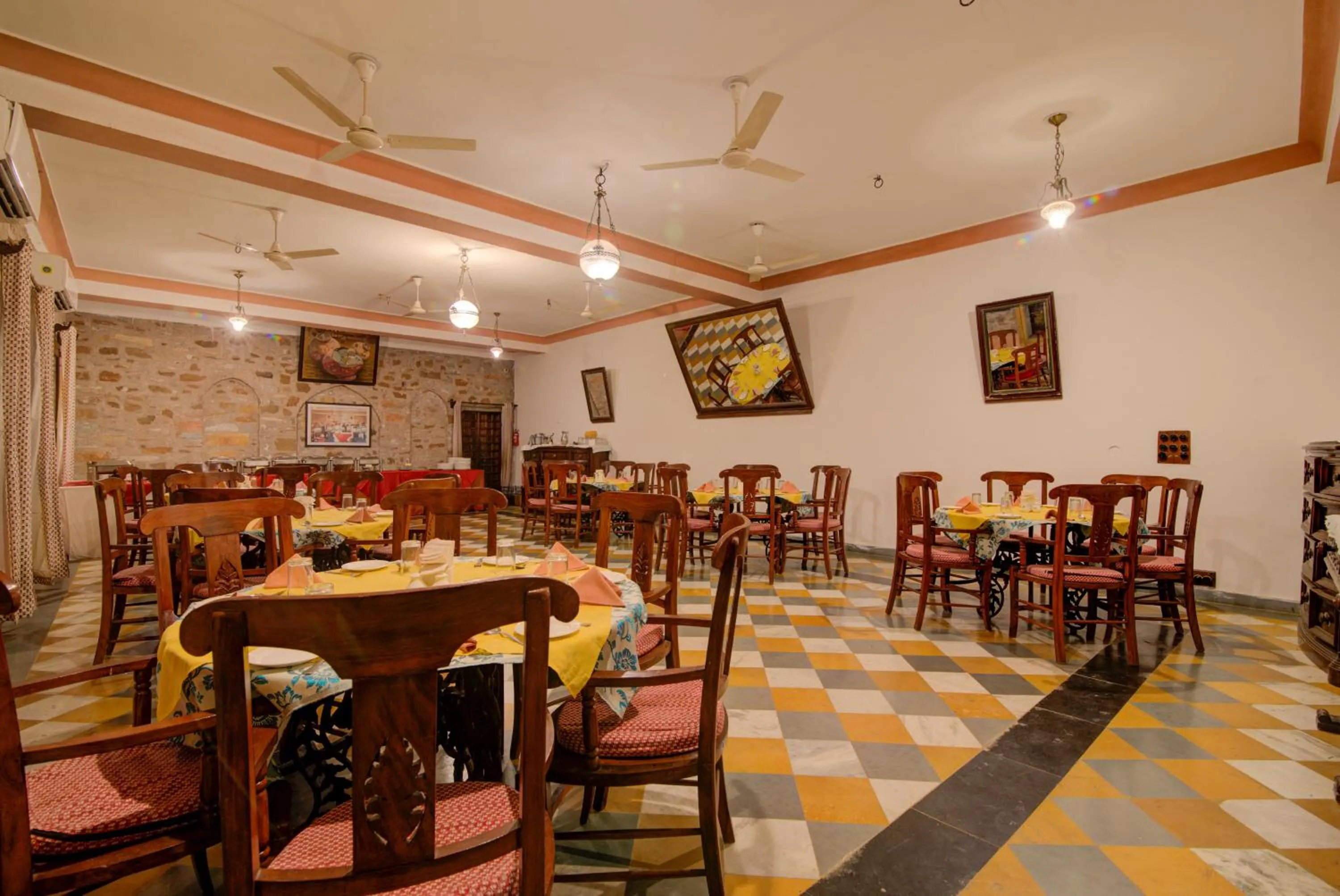 Restaurant/places to eat in Fort Dadhikar, Alwar