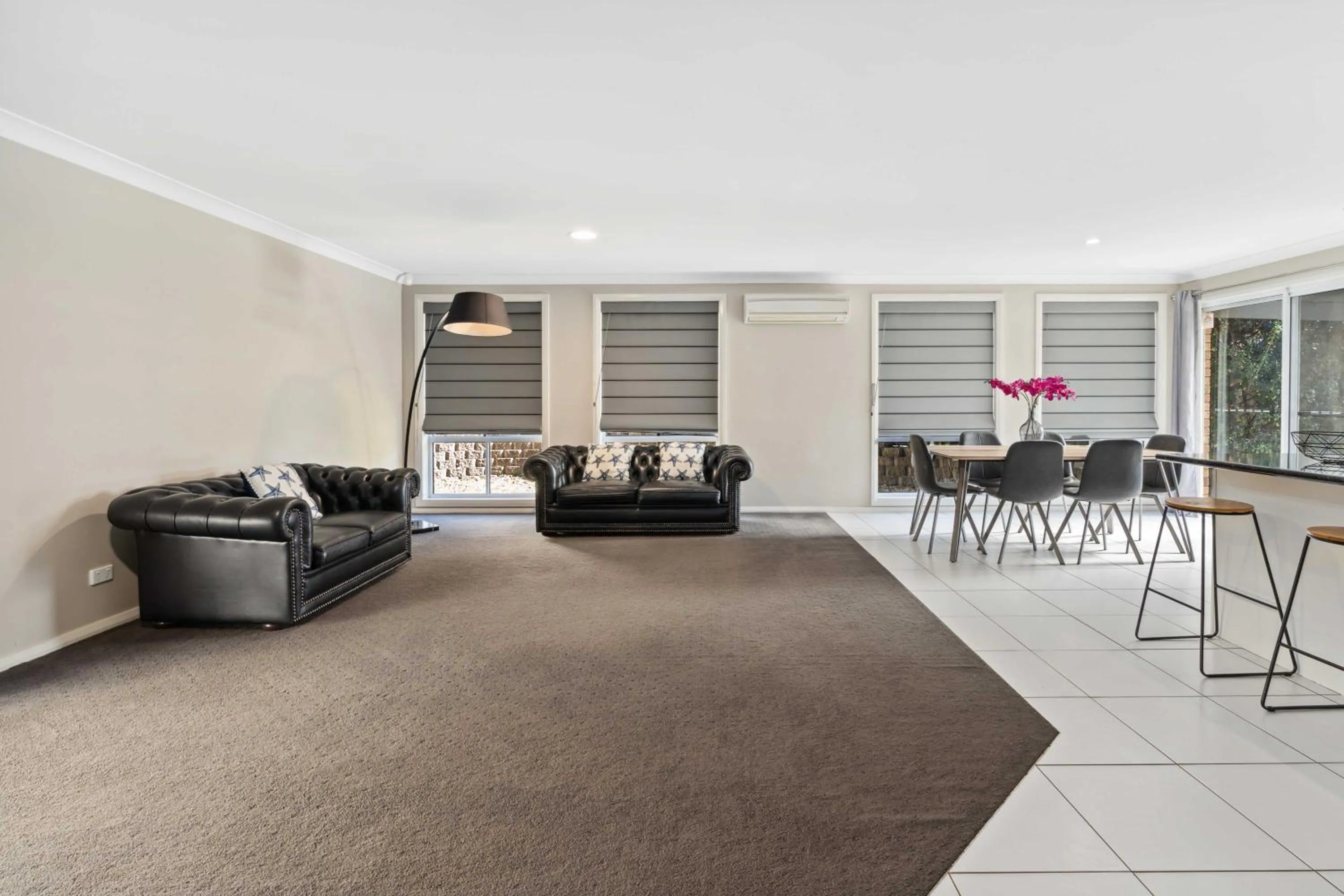 Living room in West End Motor Lodge