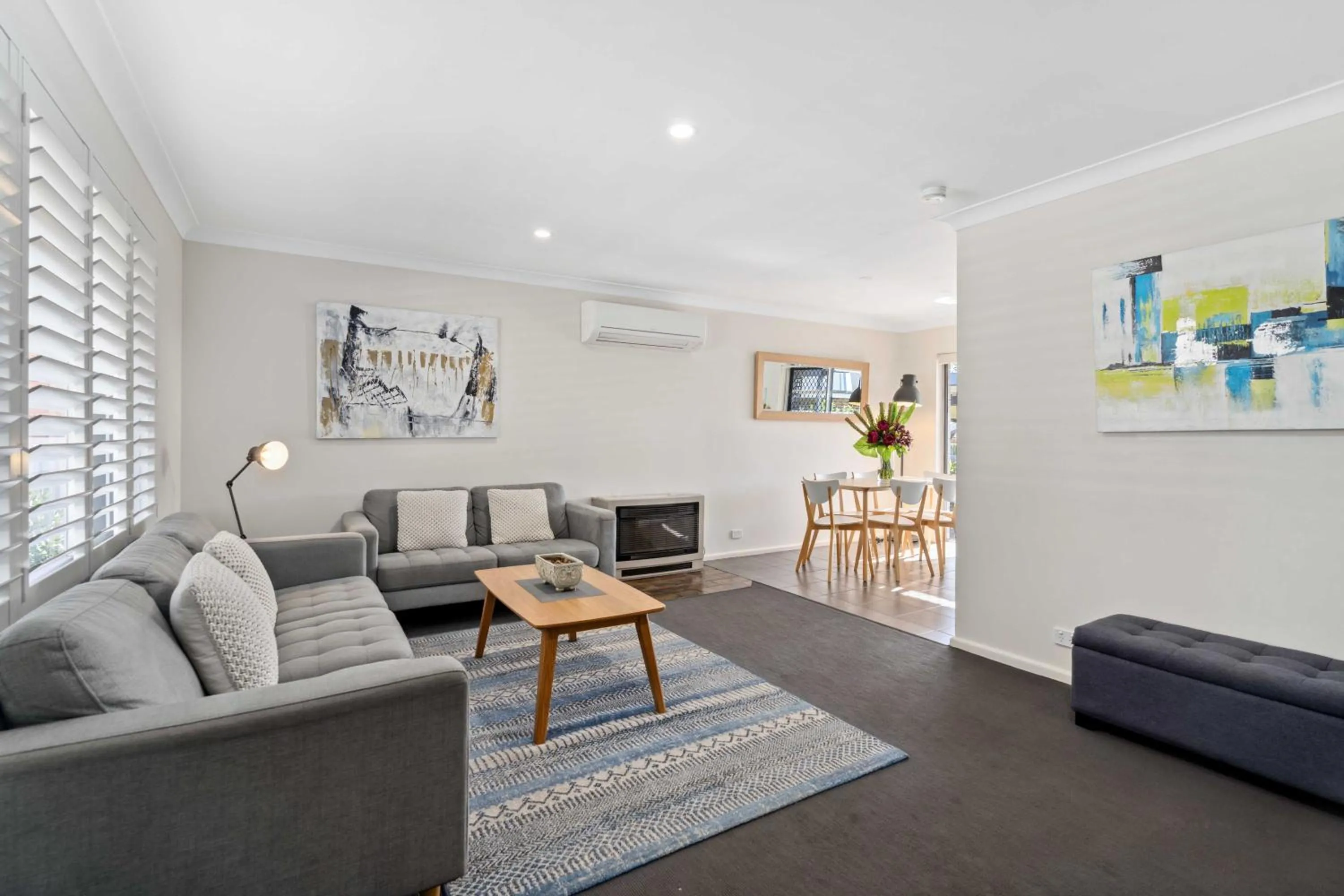 Living room in West End Motor Lodge