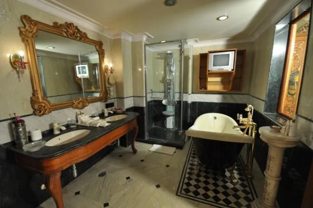 Bathroom in Shiv Vilas Resort
