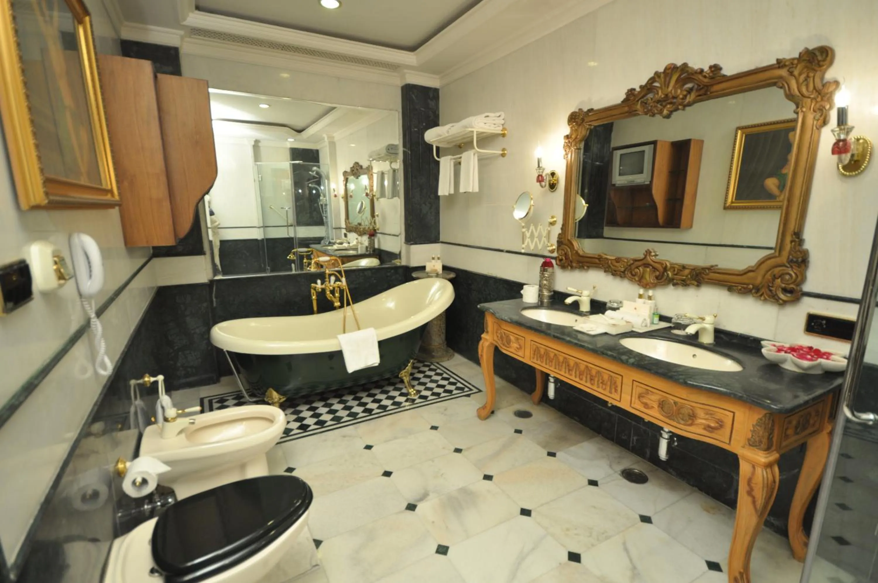 Bathroom in Shiv Vilas Resort