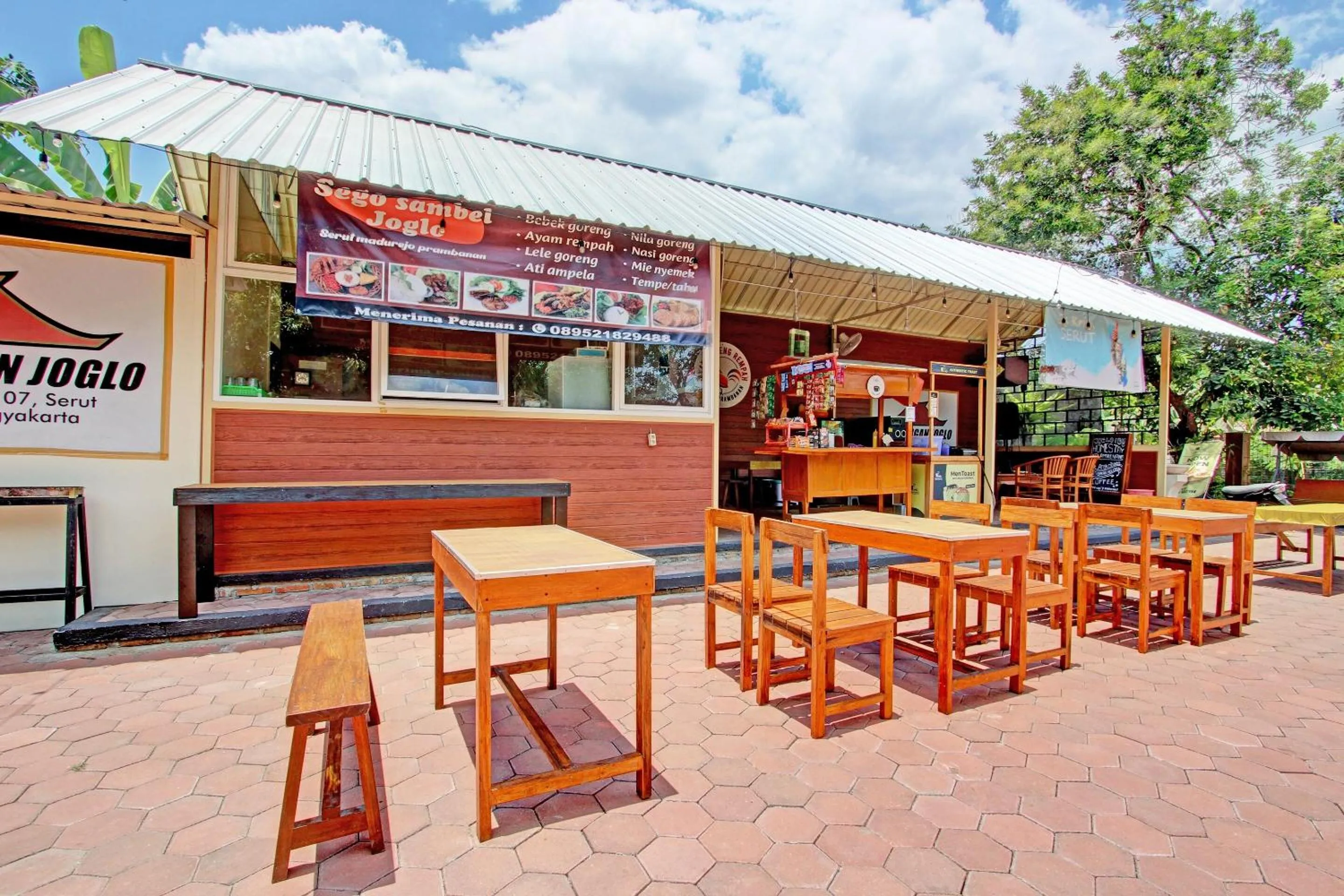 Restaurant/places to eat in Collection O 93028 Homestay Joglo Ibu