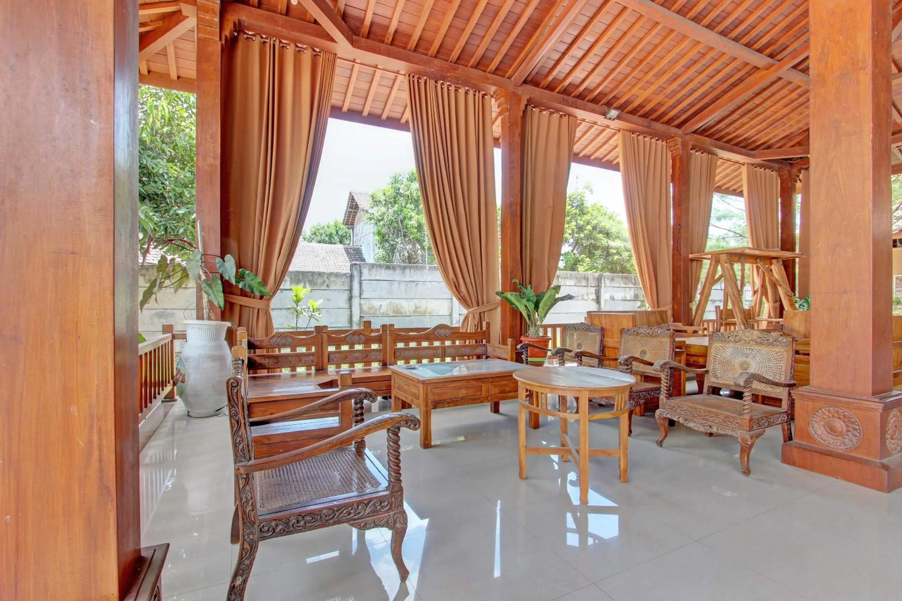 Lobby or reception in Collection O 93028 Homestay Joglo Ibu