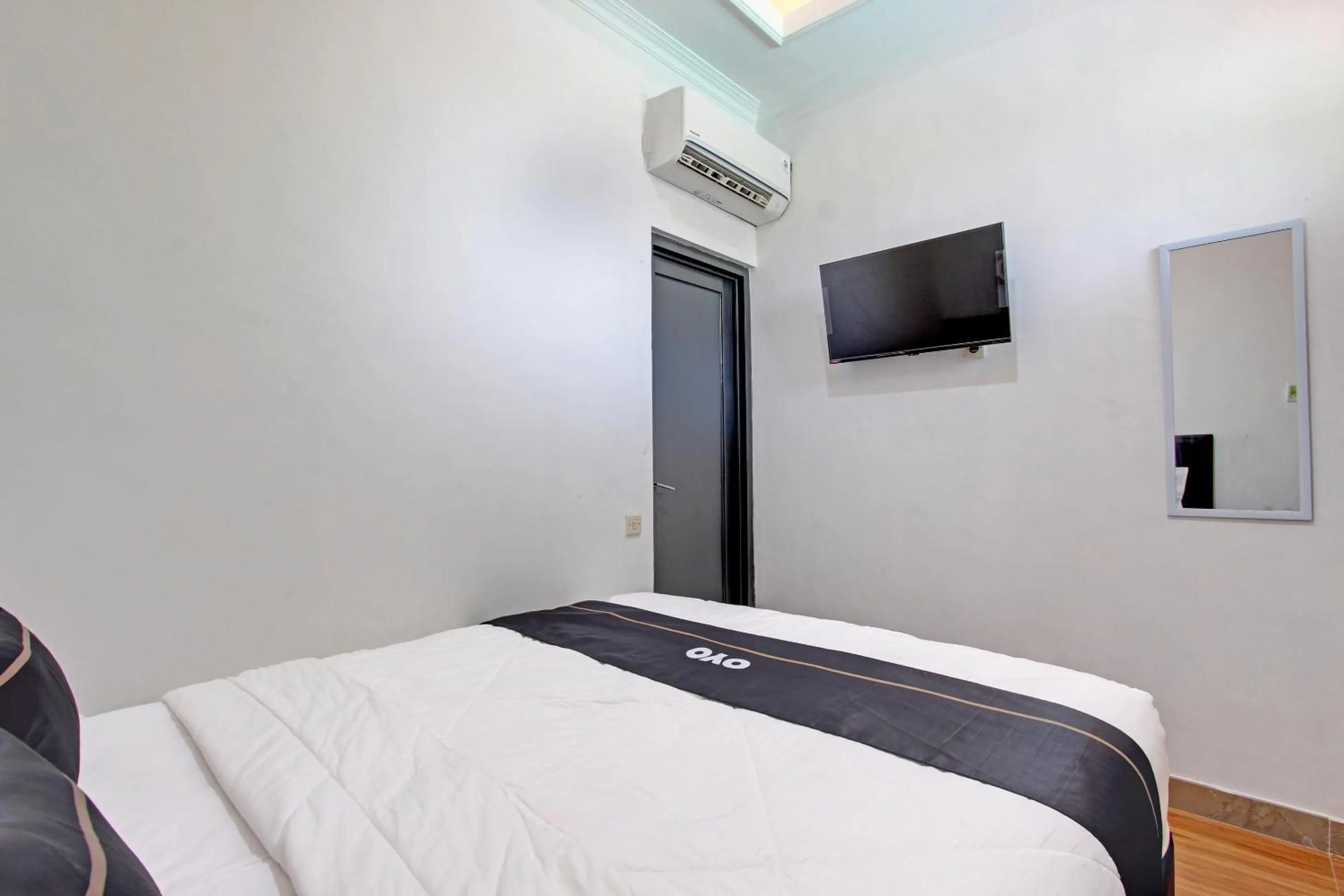 Bedroom in Collection O 93028 Homestay Joglo Ibu